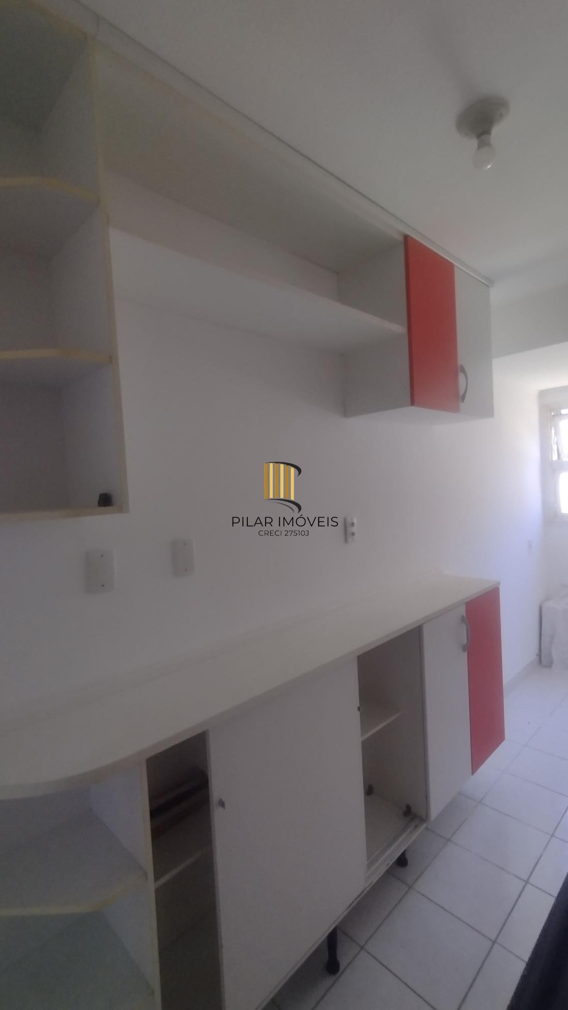 Apartamento 2 dormitórios com sacada no Partenon