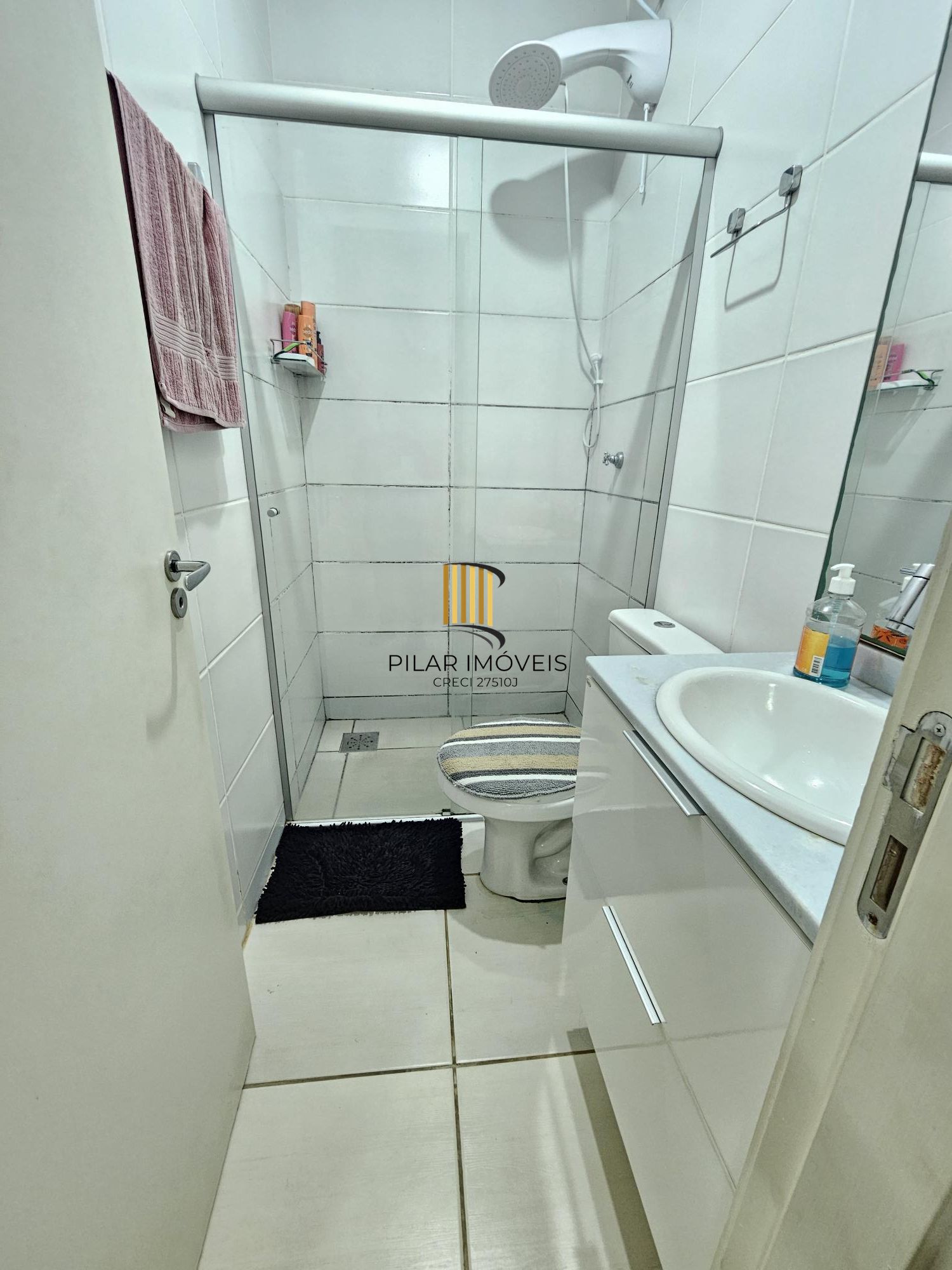 Oportunidade Única! Casa Residencial com 2 Quartos, 2 Banheiros e 2 Vagas de Garagem em Cachoeirinha, Rio Grande do Sul**