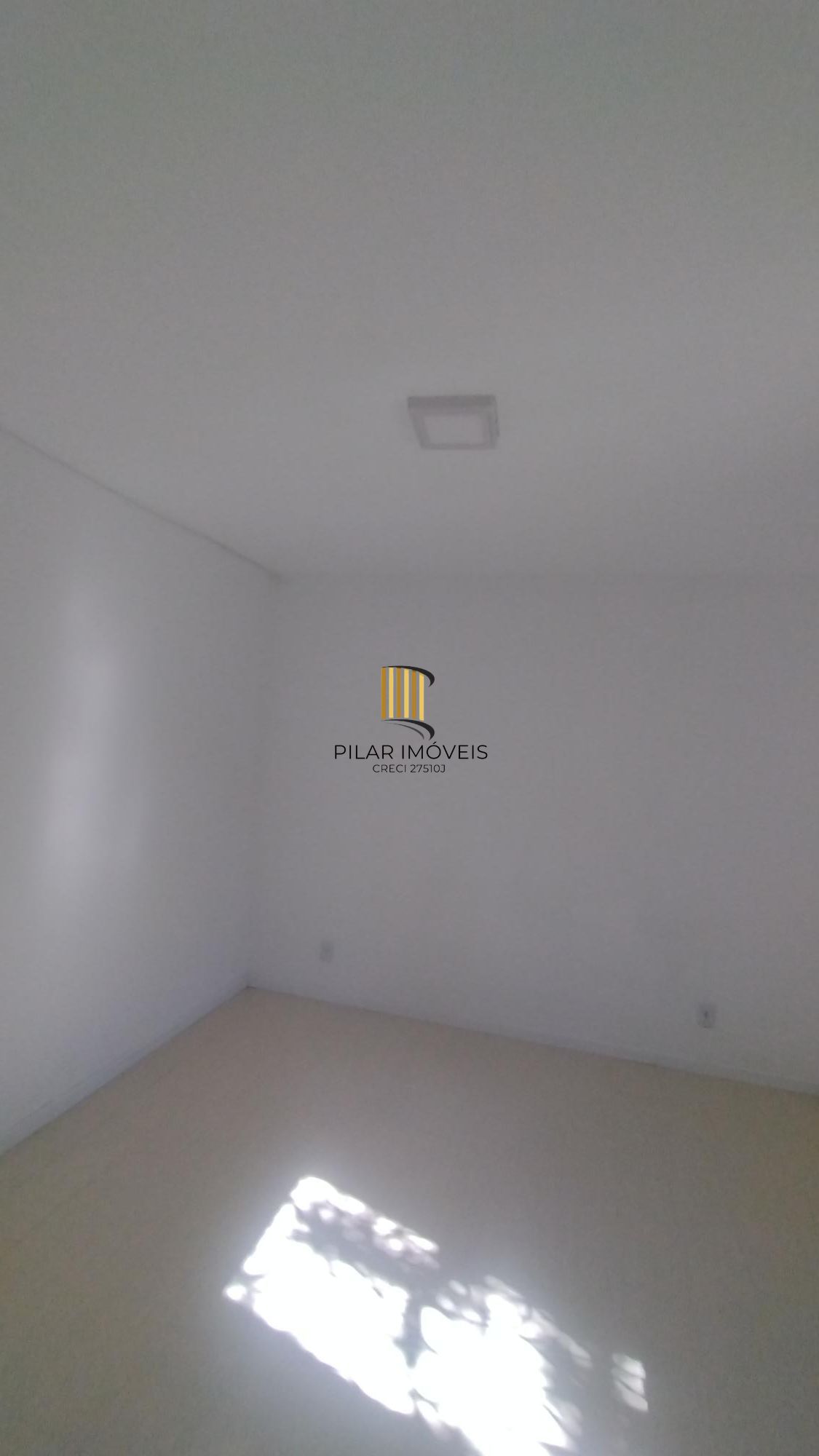 Apartamento 2 dormitórios com sacada no Partenon