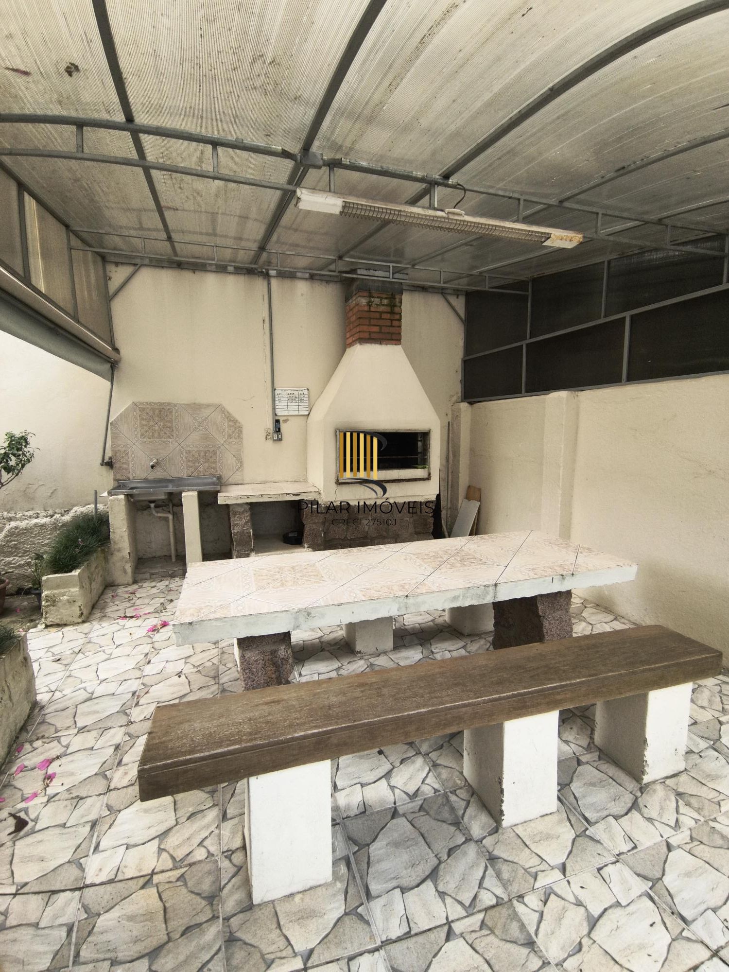 2 dormitórios com vaga escriturada no coração do Petrópolis