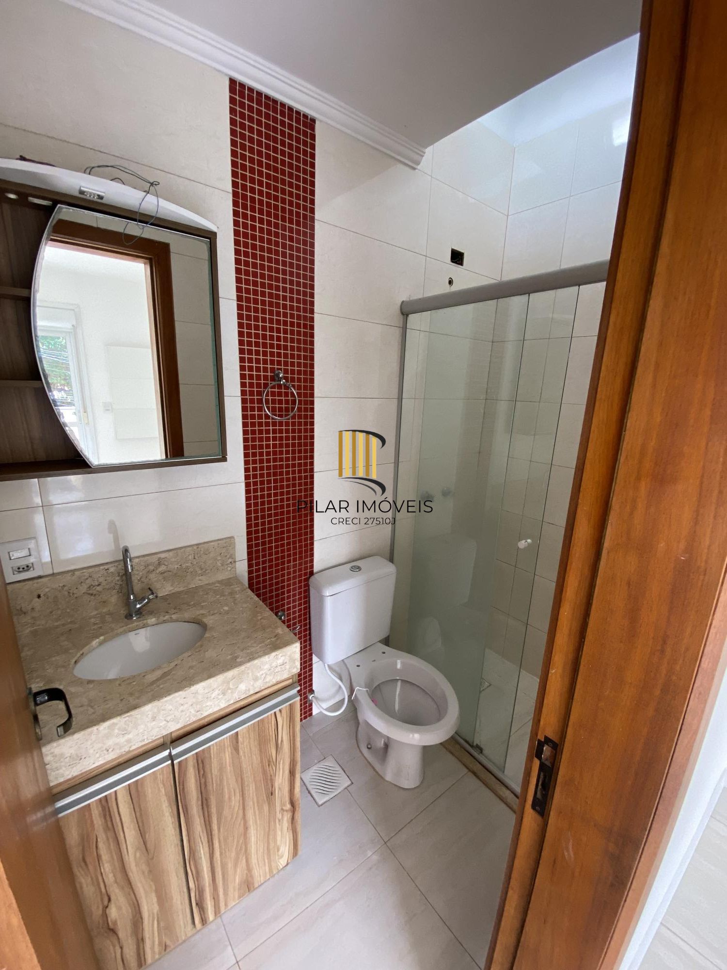 Sobrado com 2 Suítes, Sacada e Pátio com Teto Retrátil