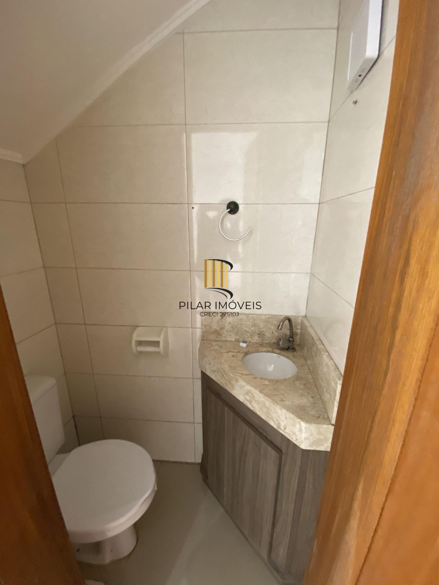 Sobrado com 2 Suítes, Sacada e Pátio com Teto Retrátil