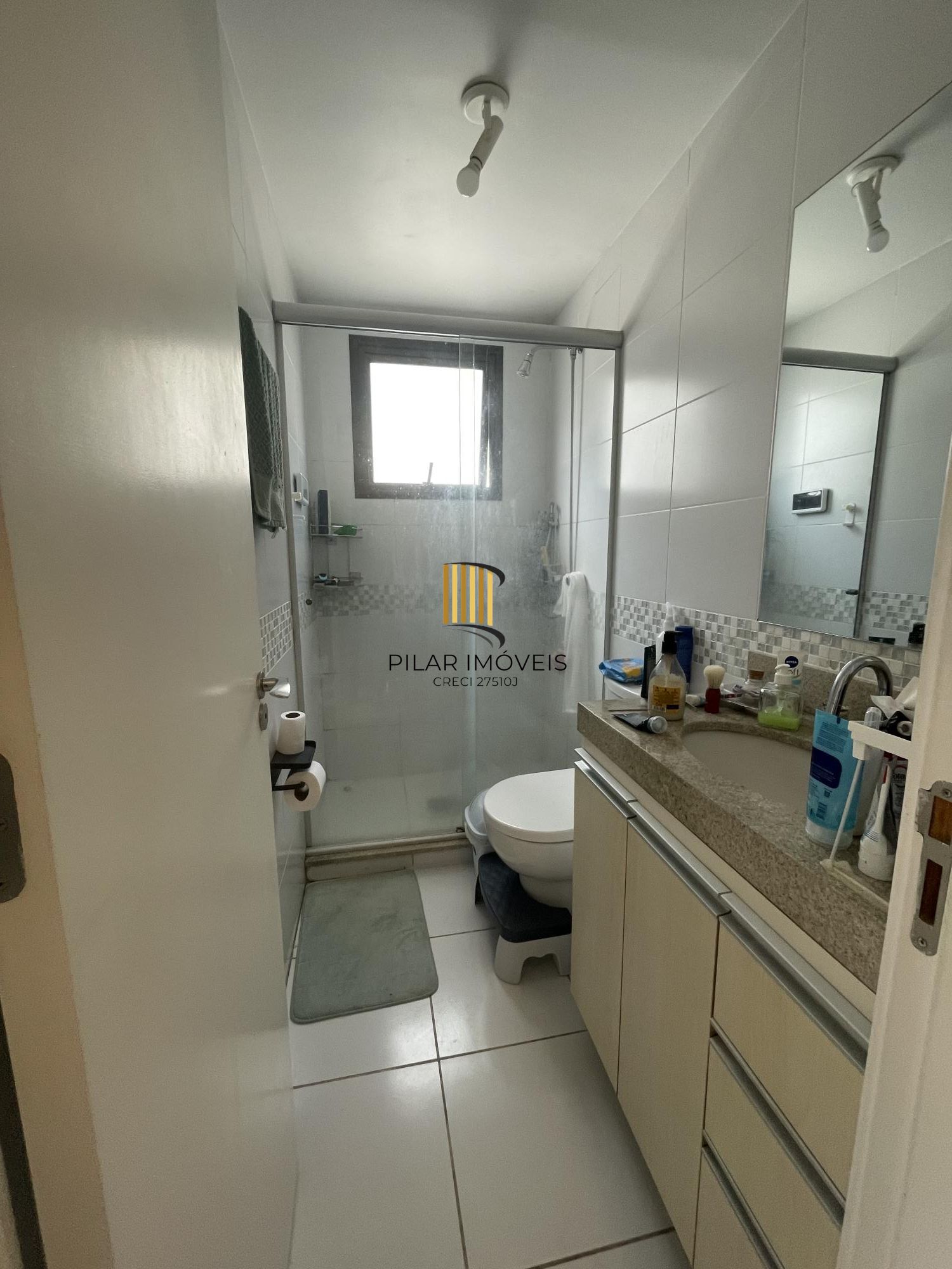 Lindo apartamento de 2 dormitórios e uma vaga de garagem