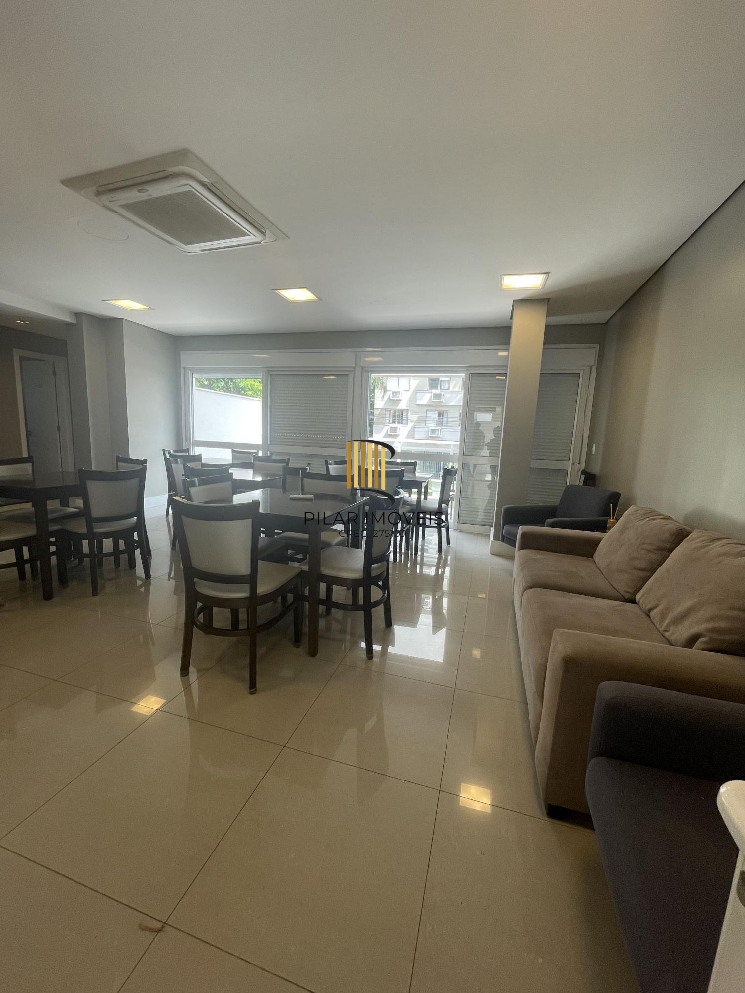 Lindo apartamento de 2 dormitórios e uma vaga de garagem