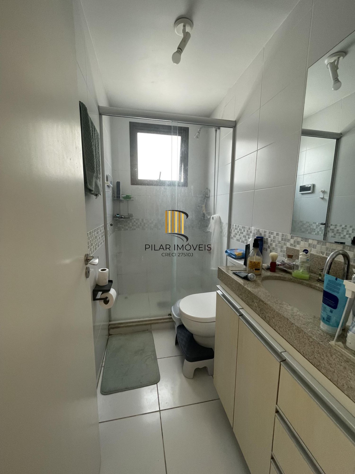 Lindo apartamento de 2 dormitórios e uma vaga de garagem