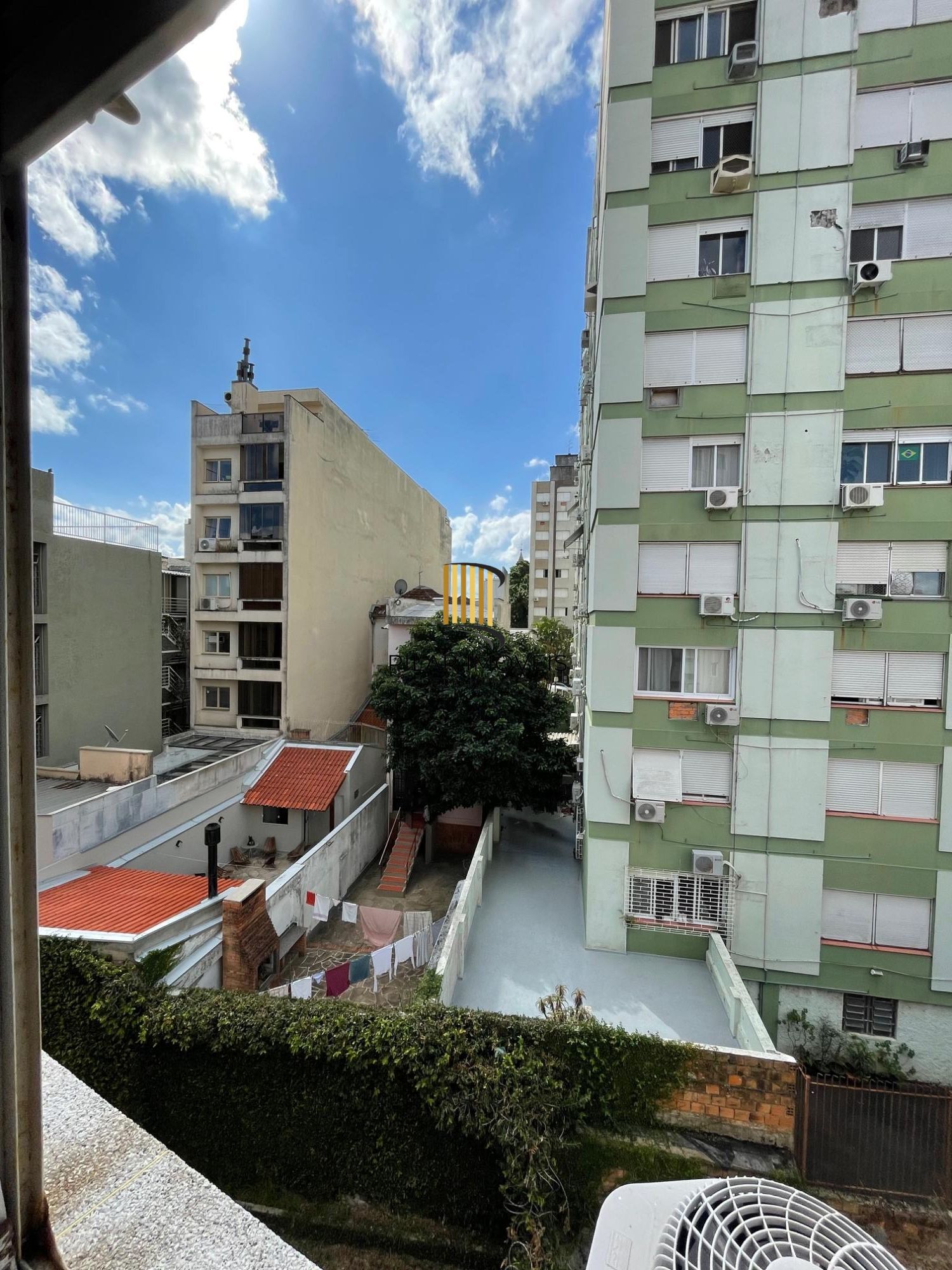Sol e Conforto no Coração Histórico: Seu Novo Refúgio com 49m²!