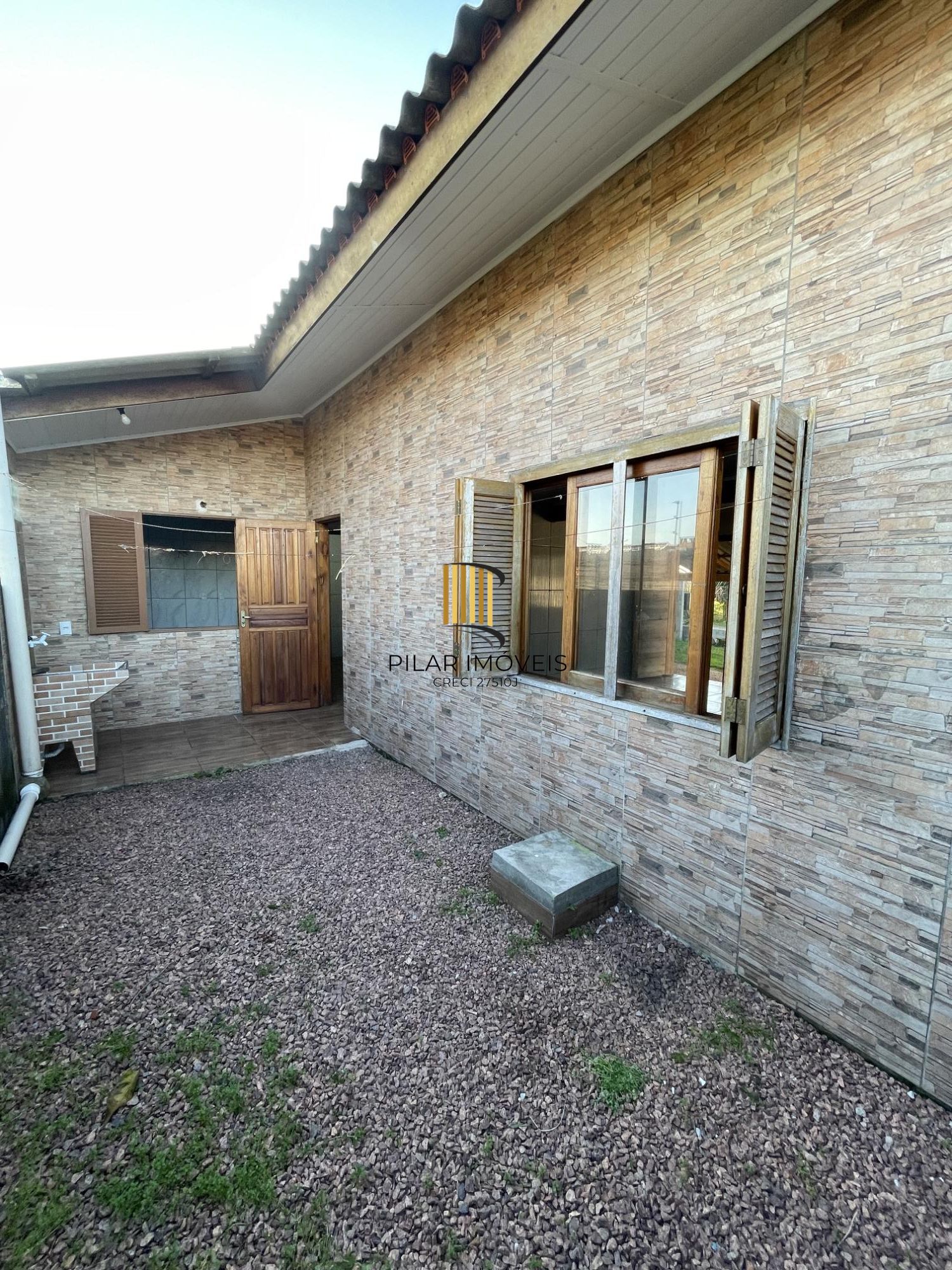 Excelente casa térrea com pátio e vaga para 2 carros!