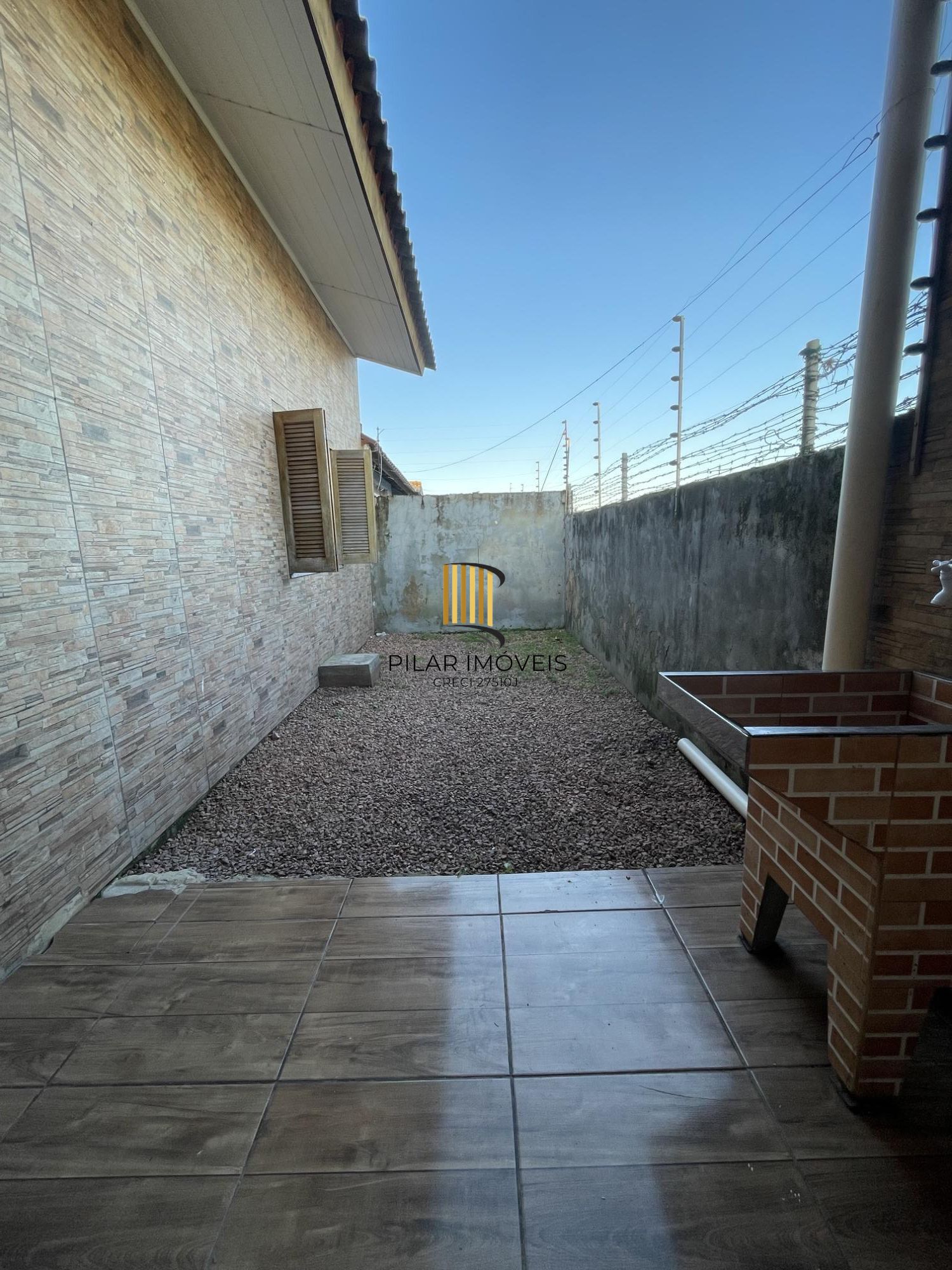 Excelente casa térrea com pátio e vaga para 2 carros!