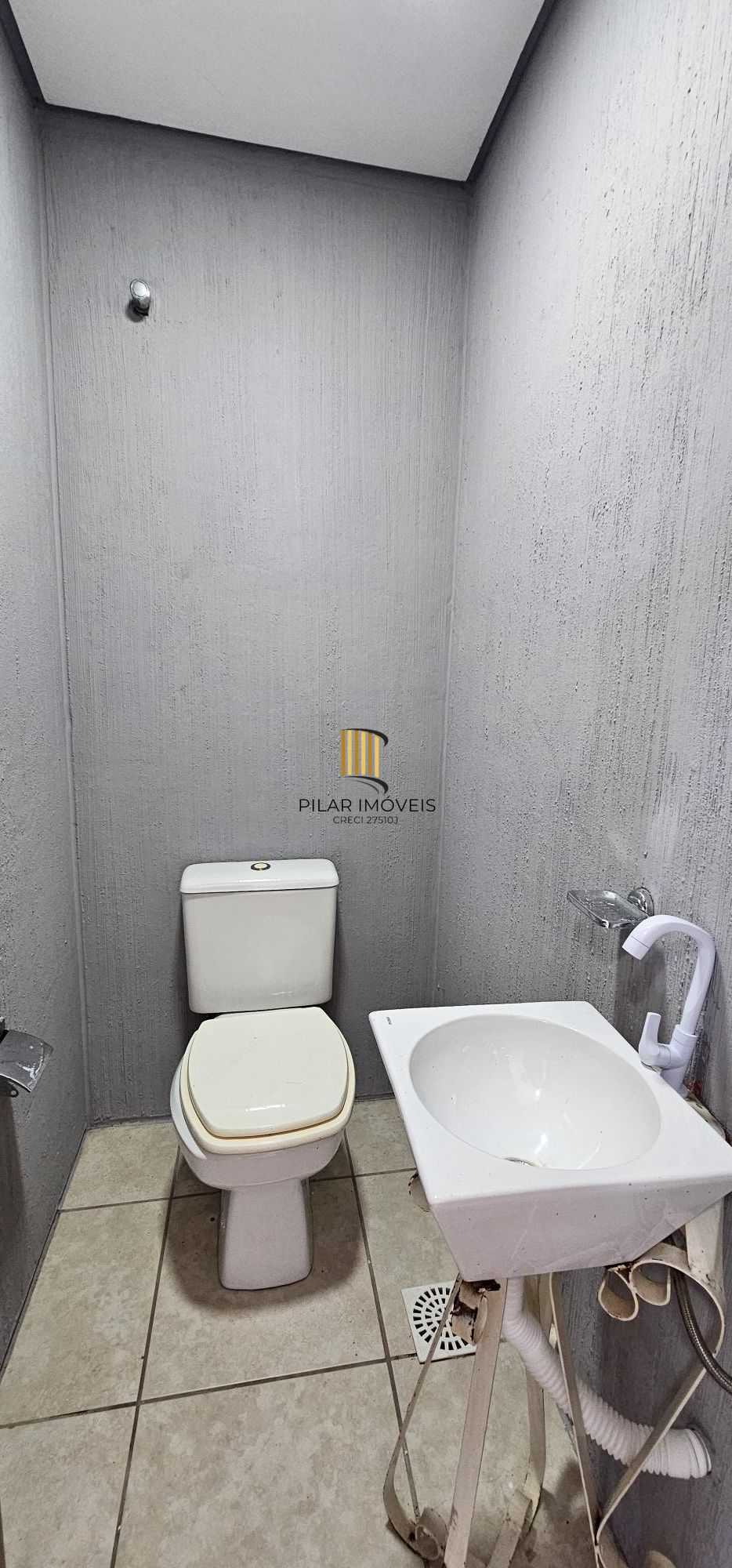 Casa 2 dormitórios no bairro Hípica