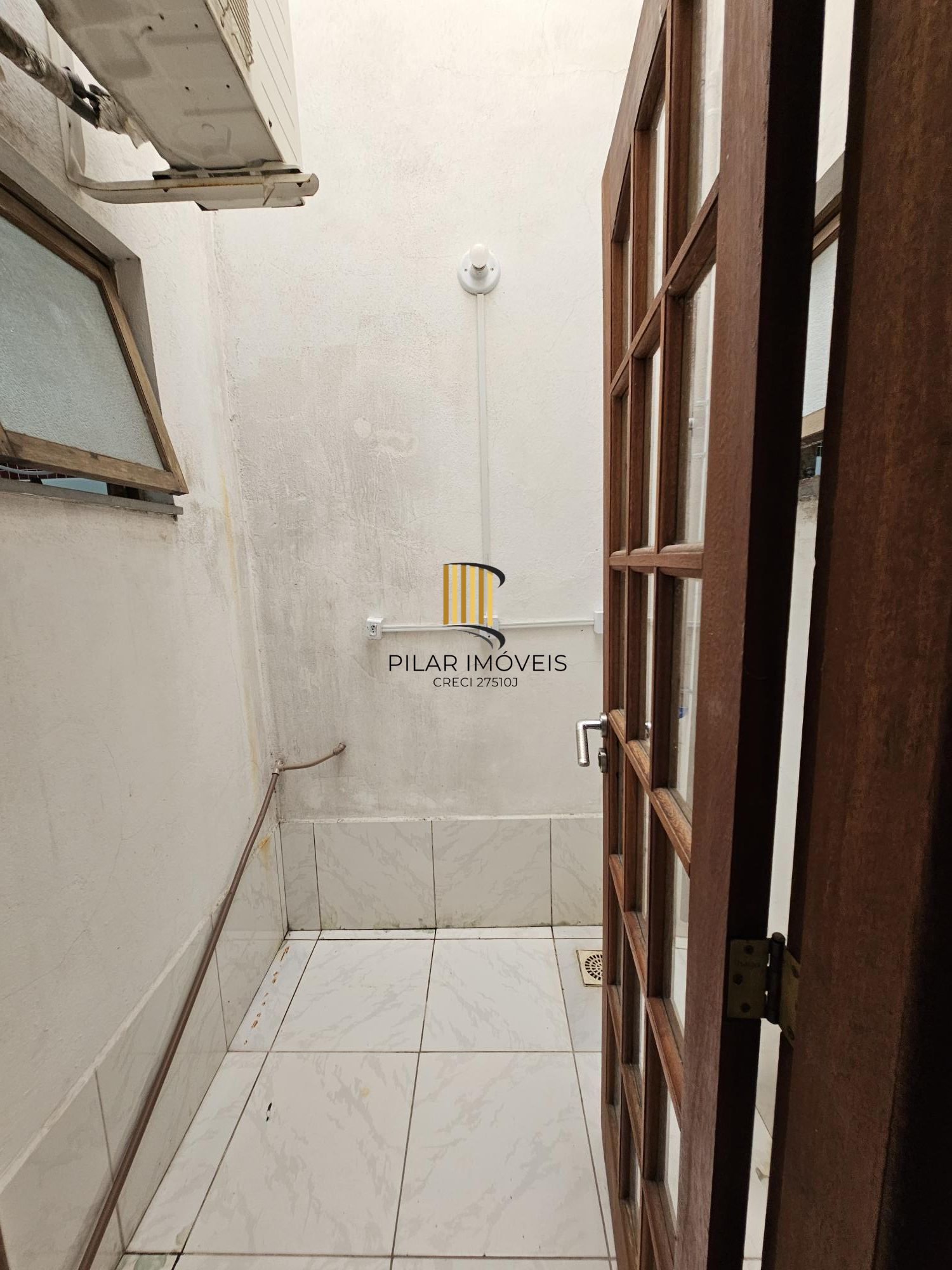 Casa 2 dormitórios no bairro Hípica