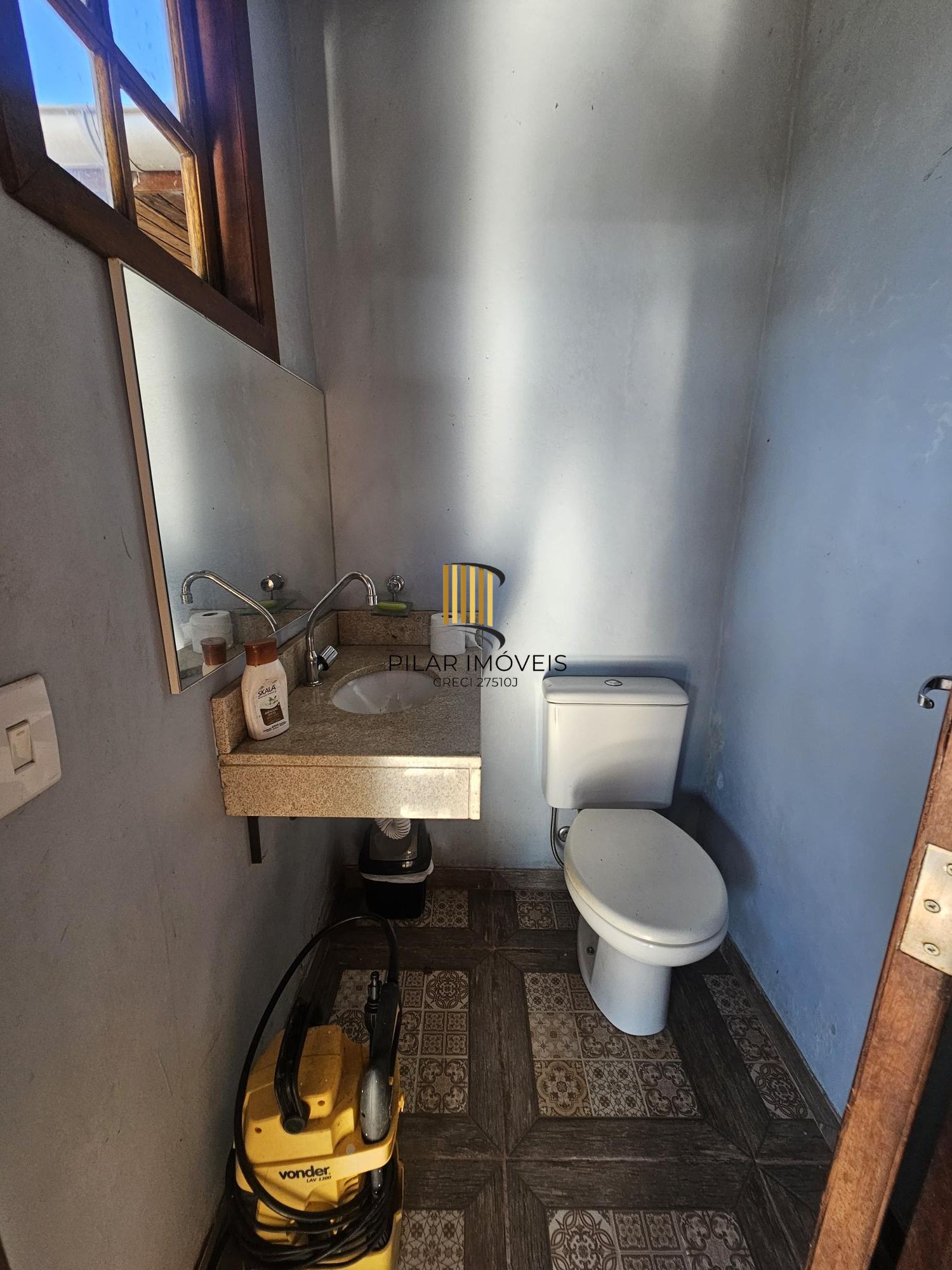 Casa para Venda - 79.22m² 2 dormitórios, + casa de 1 dormitório nos fundos, piscina e quiosque com churrasqueira - Espirito Santo