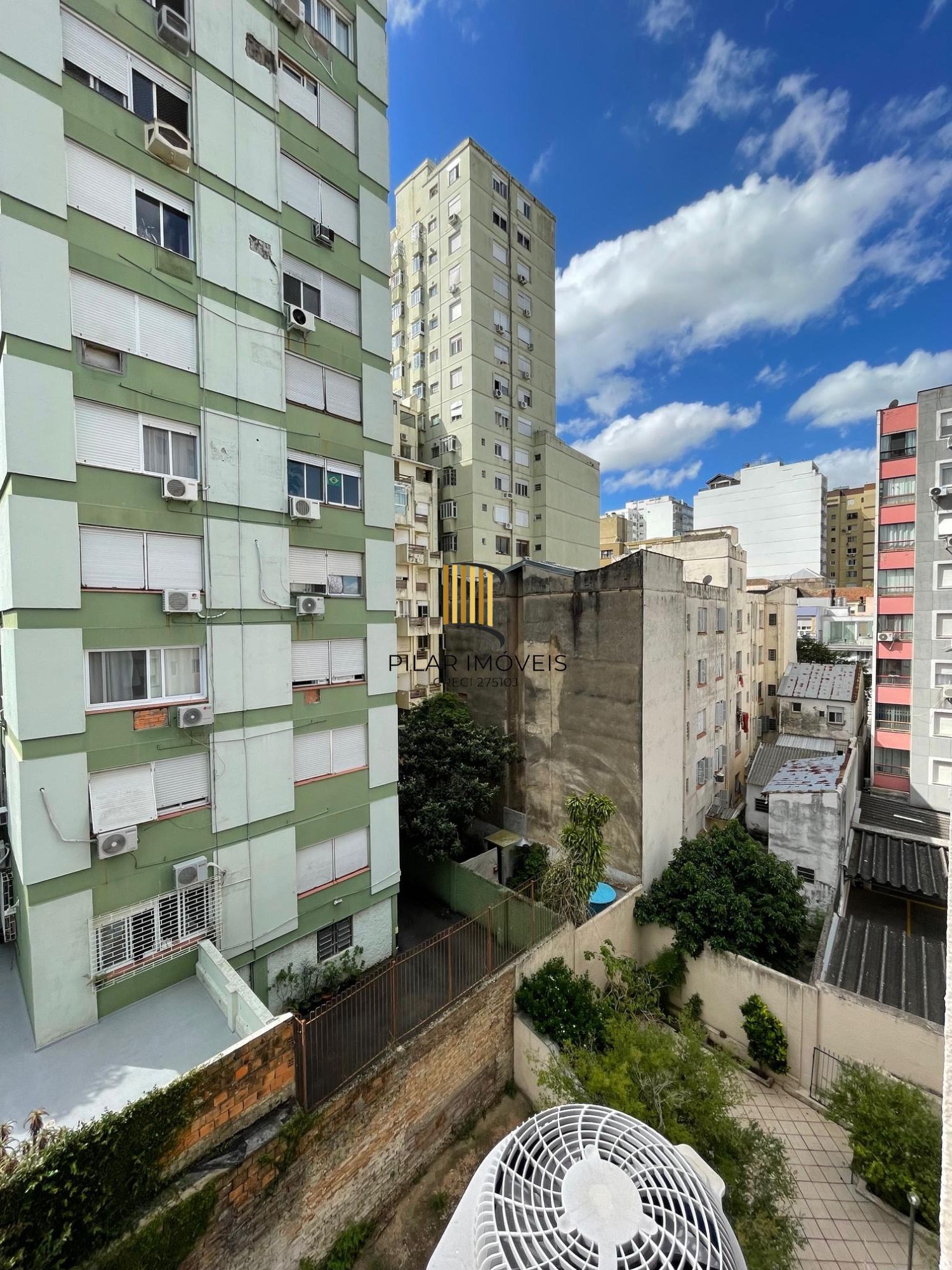 Sol e Conforto no Coração Histórico: Seu Novo Refúgio com 49m²!