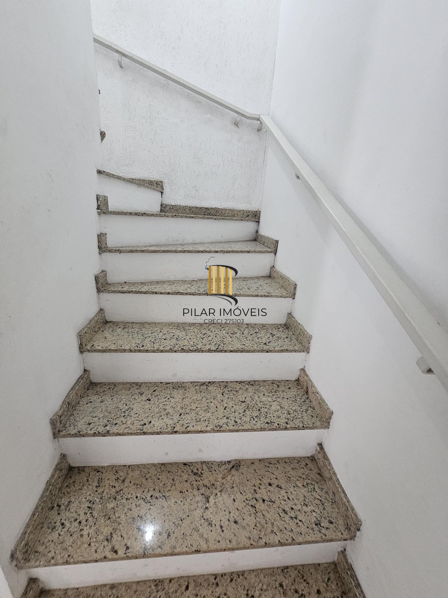 Casa 3 dormitórios com piscina terreno com 330,00m² bairro Hípica-Urubatan