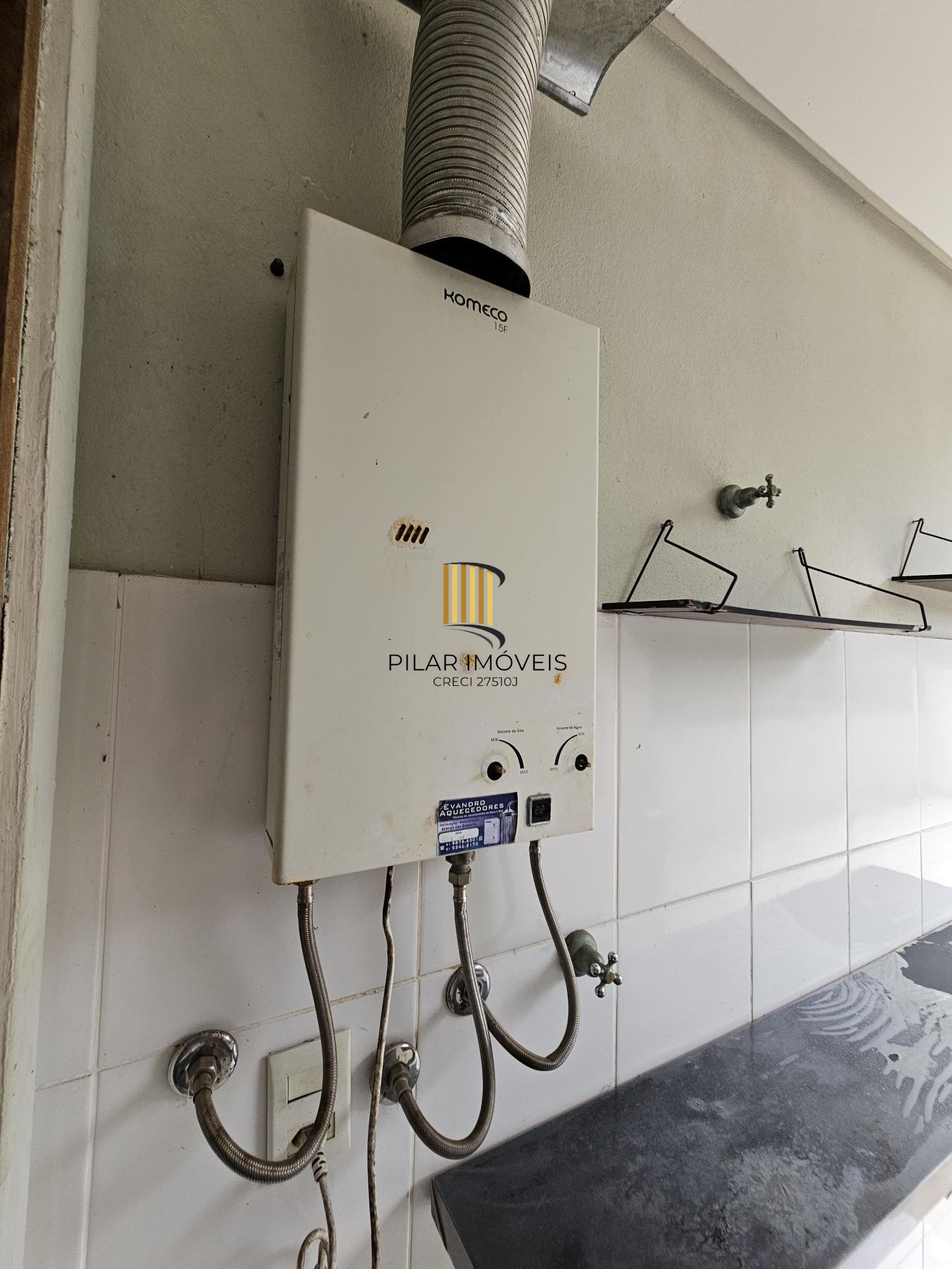 Casa 2 dormitórios no bairro Hípica