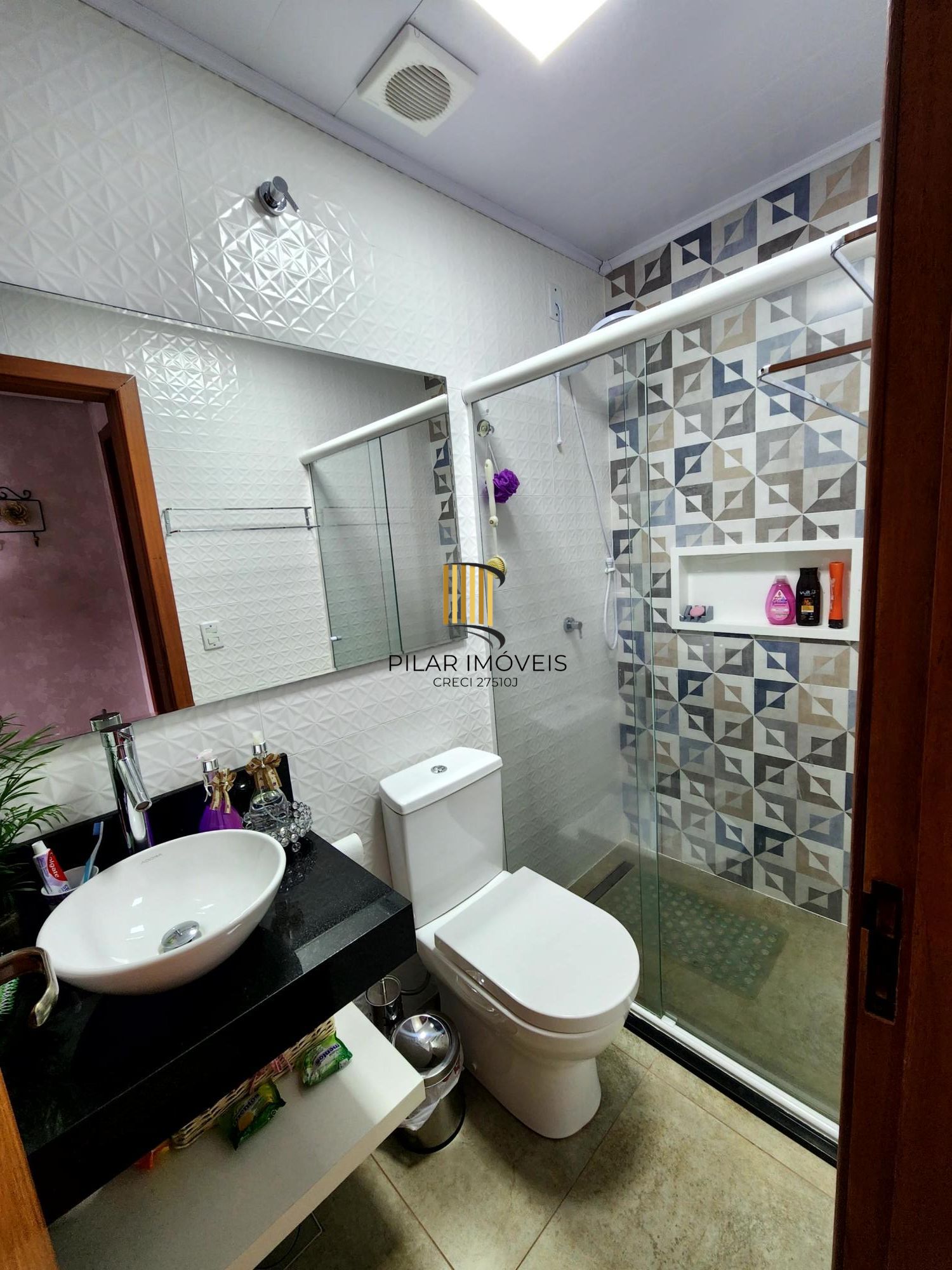 Casa com 2 dormitórios, suíte, piscina e espaço gourmet no Jardim Algarve