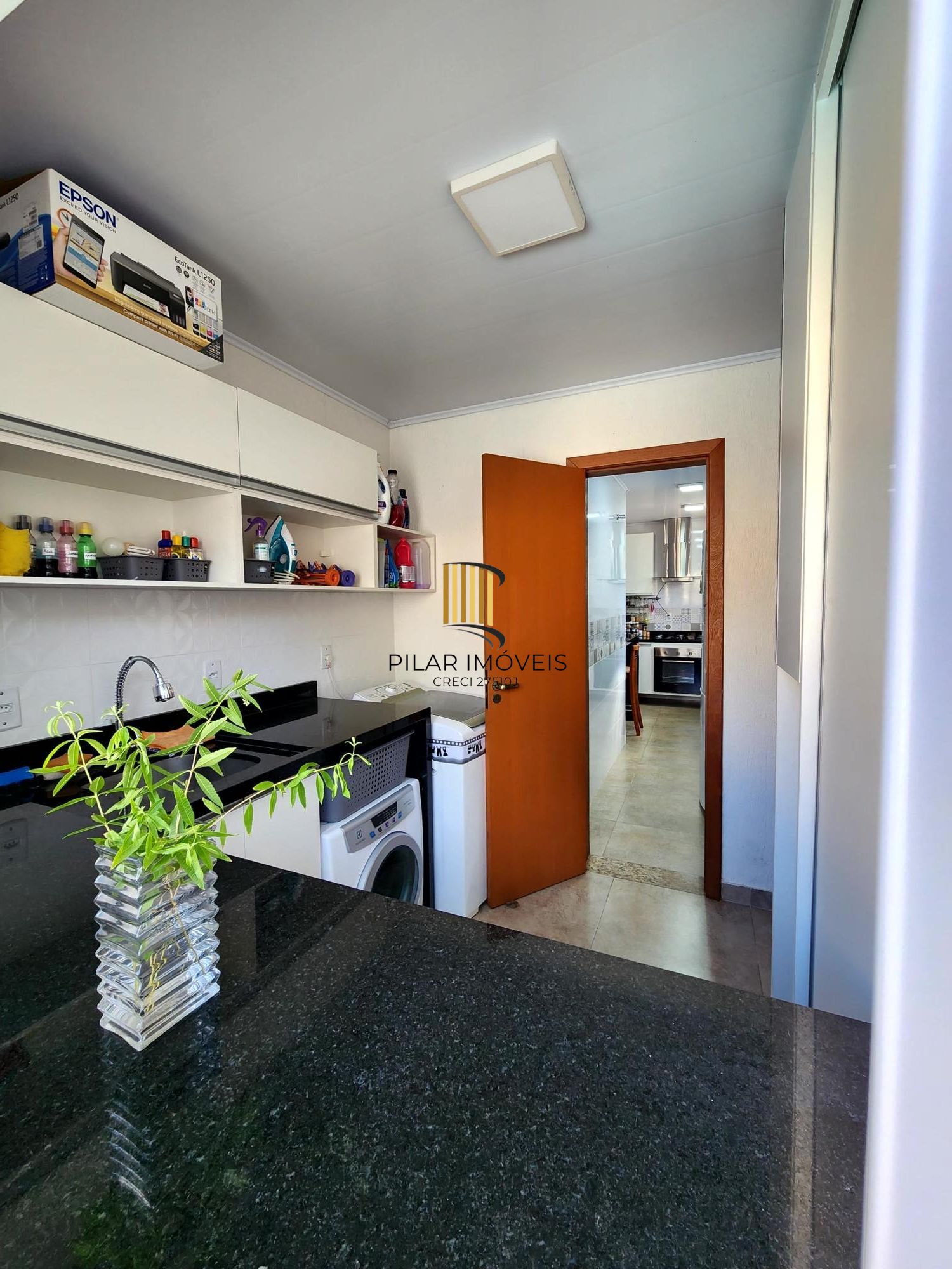 Casa com 2 dormitórios, suíte, piscina e espaço gourmet no Jardim Algarve