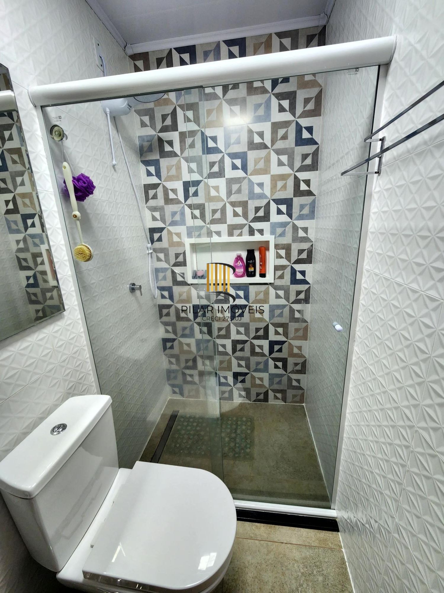 Casa com 2 dormitórios, suíte, piscina e espaço gourmet no Jardim Algarve