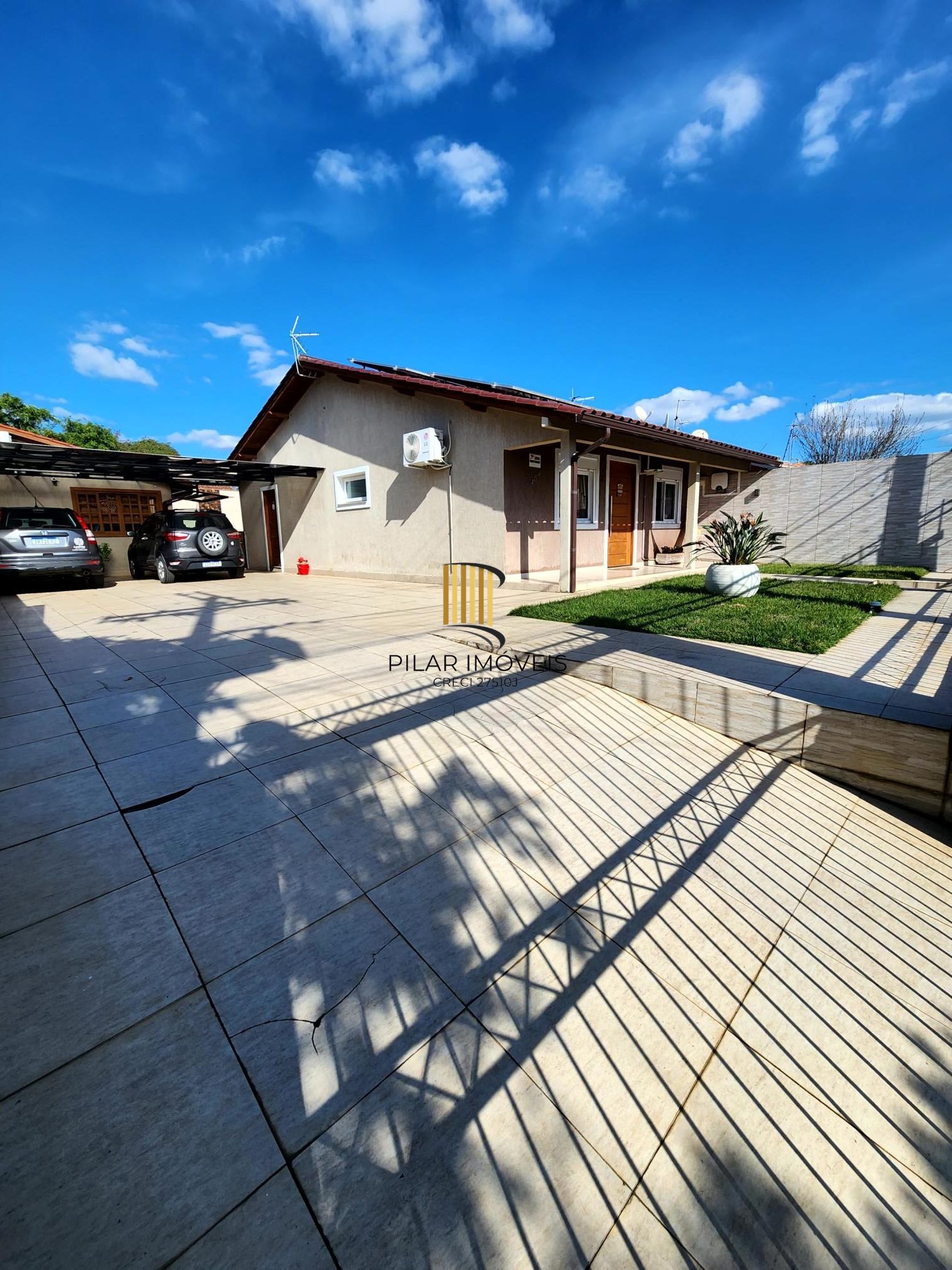 Casa com 2 dormitórios, suíte, piscina e espaço gourmet no Jardim Algarve