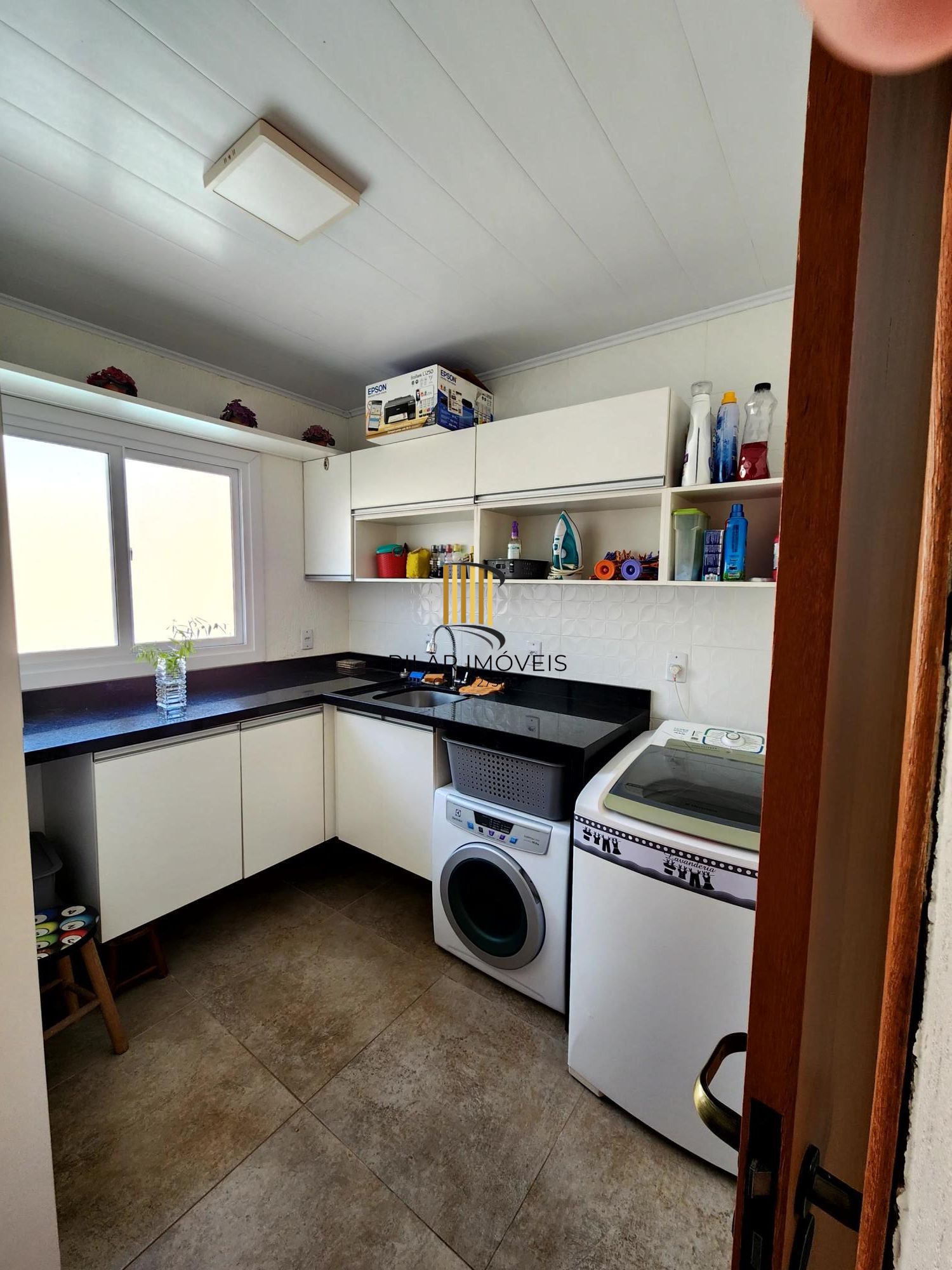 Casa com 2 dormitórios, suíte, piscina e espaço gourmet no Jardim Algarve