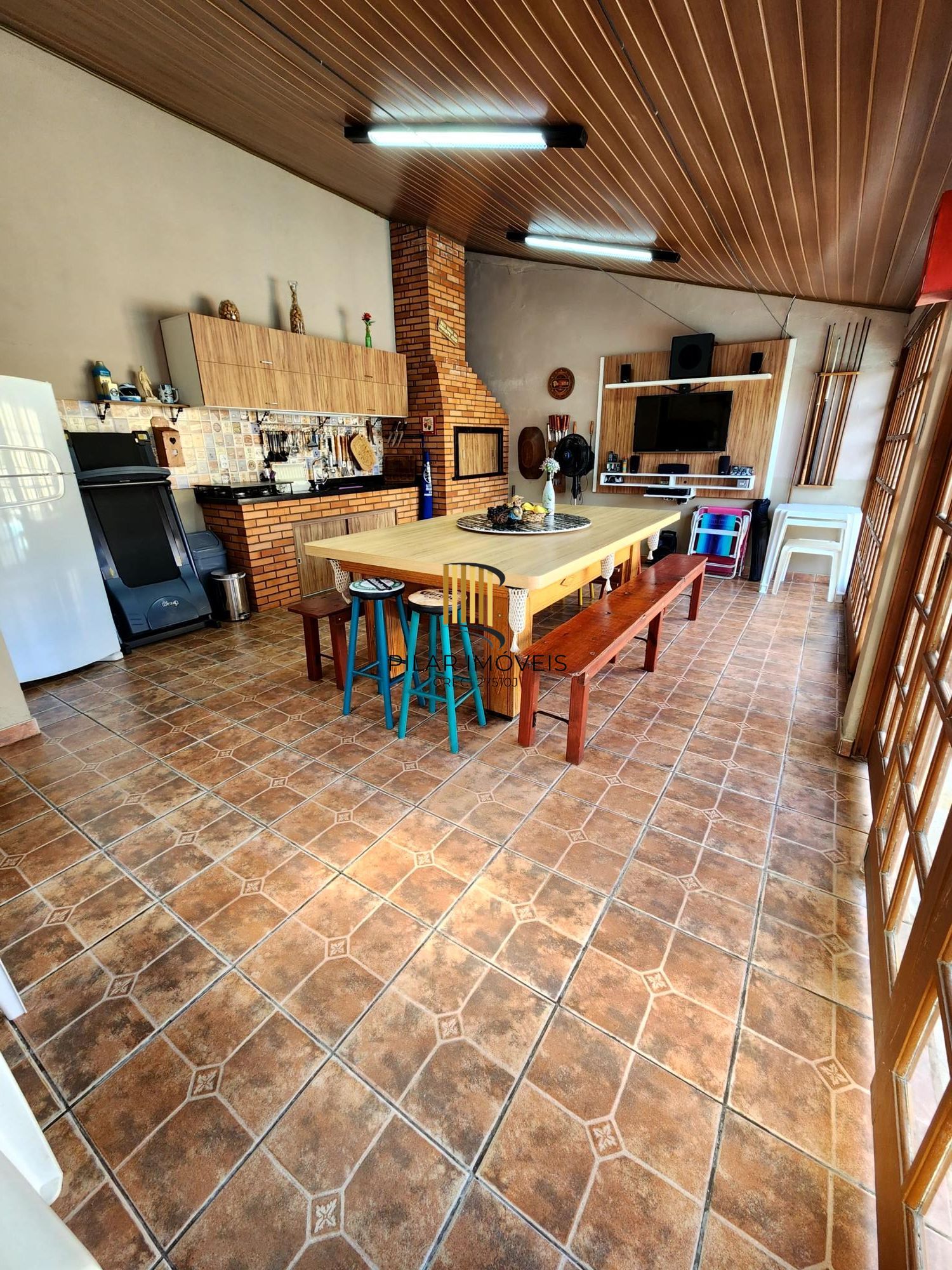 Casa com 2 dormitórios, suíte, piscina e espaço gourmet no Jardim Algarve