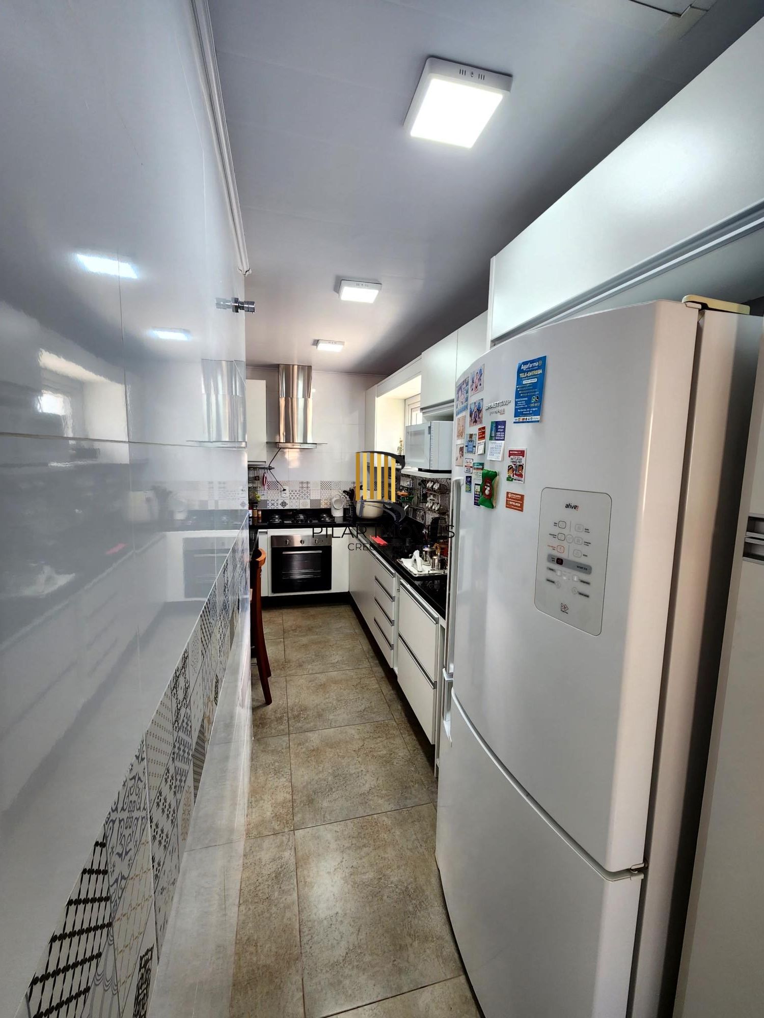 Casa com 2 dormitórios, suíte, piscina e espaço gourmet no Jardim Algarve