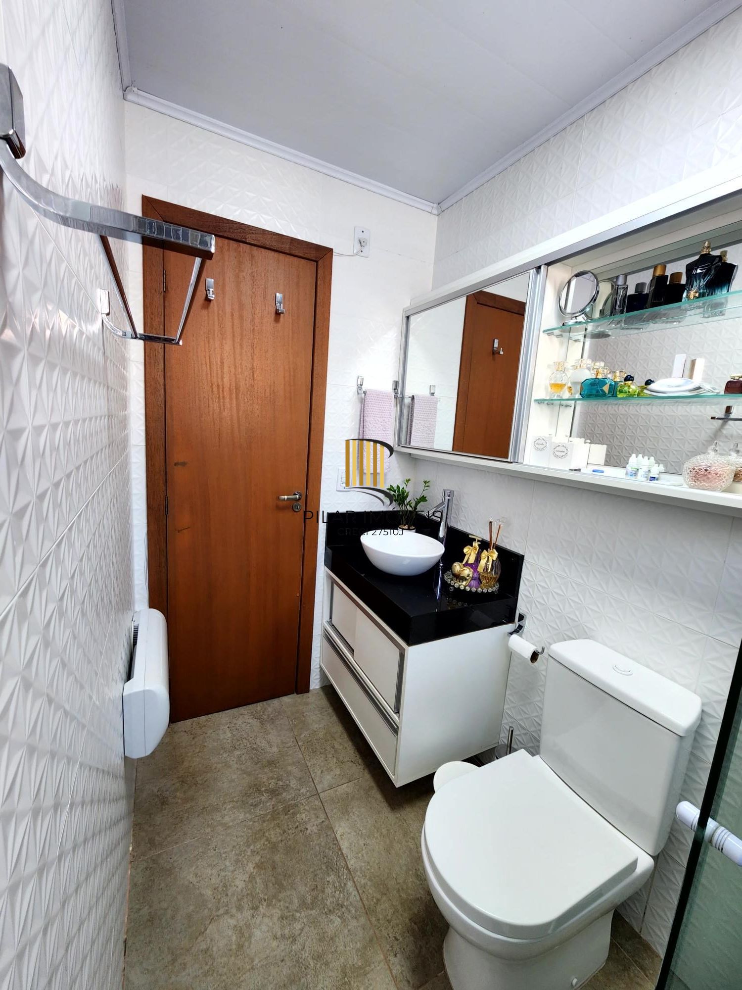 Casa com 2 dormitórios, suíte, piscina e espaço gourmet no Jardim Algarve