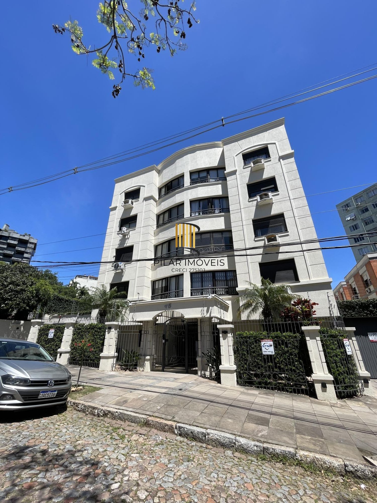 No Moinhos De Vento 02 Dorm. 02 Vagas , Churrasqueira, muito sol e privacidade