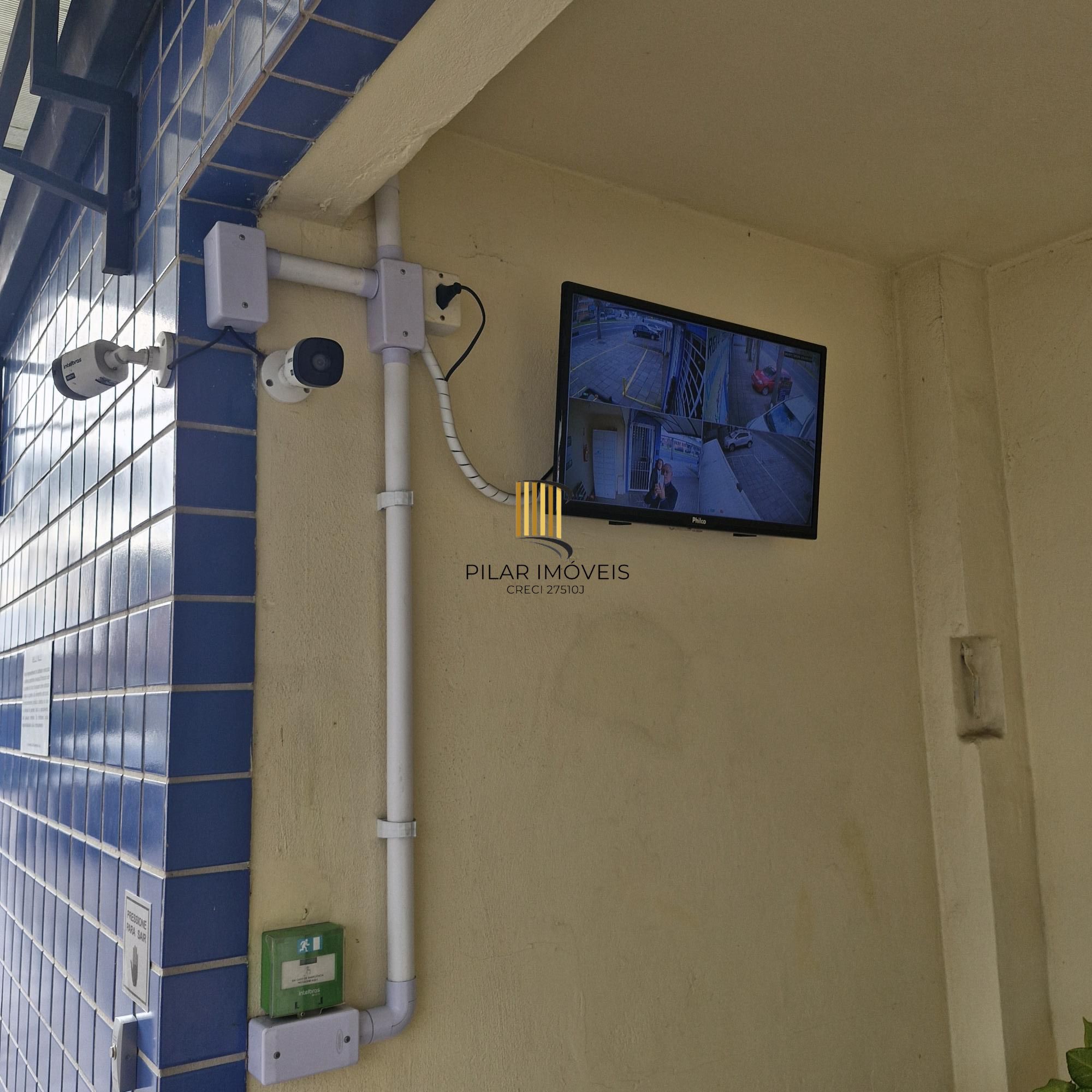 Excelente Apartamento de três dormitórios com suíte e garagem, na Av. Cavalhada, Porto Alegre.