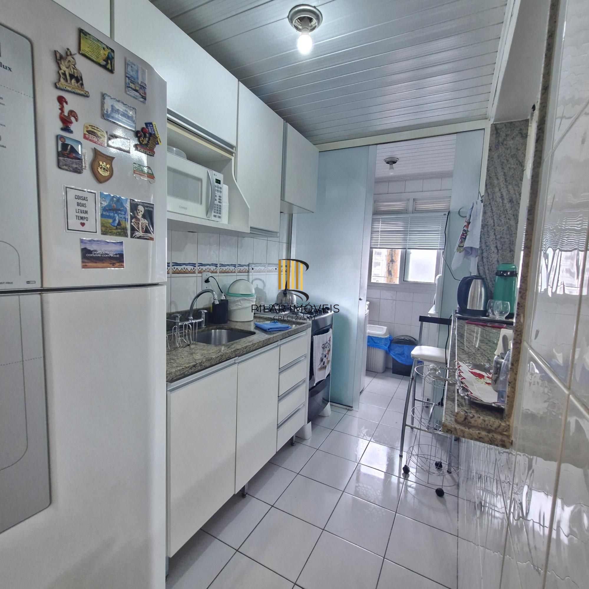 Excelente Apartamento de três dormitórios com suíte e garagem, na Av. Cavalhada, Porto Alegre.
