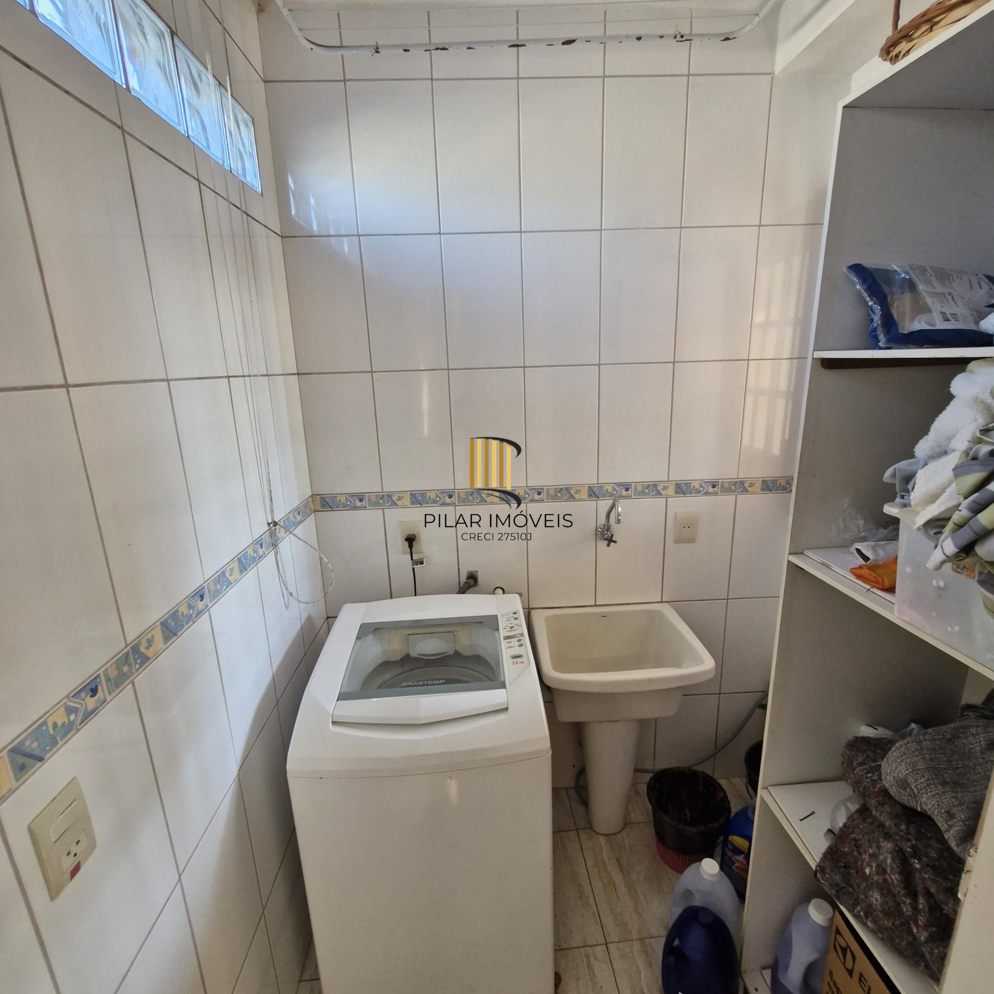 Excelente Sobrado no Jardim Itú Sabará com quatro Dormitórios sendo três Suites.