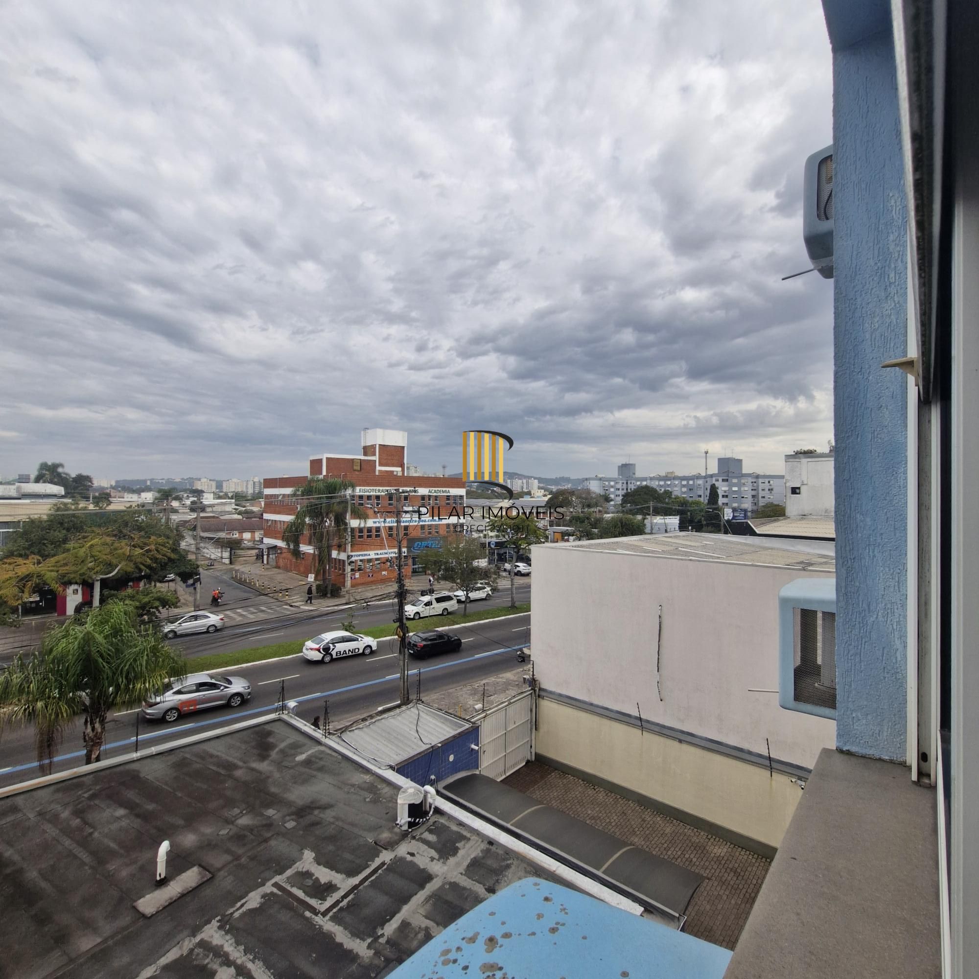 Excelente Apartamento de três dormitórios com suíte e garagem, na Av. Cavalhada, Porto Alegre.
