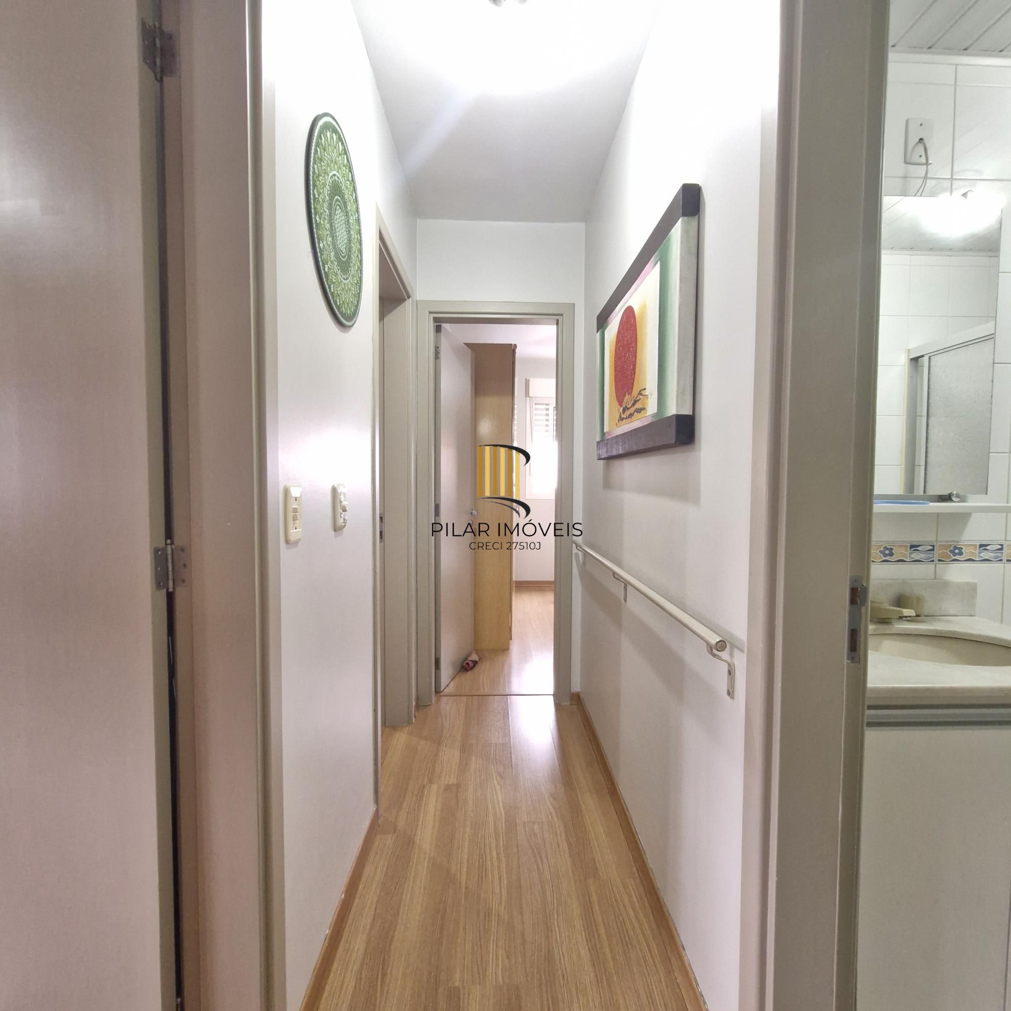 Excelente Apartamento de três dormitórios com suíte e garagem, na Av. Cavalhada, Porto Alegre.