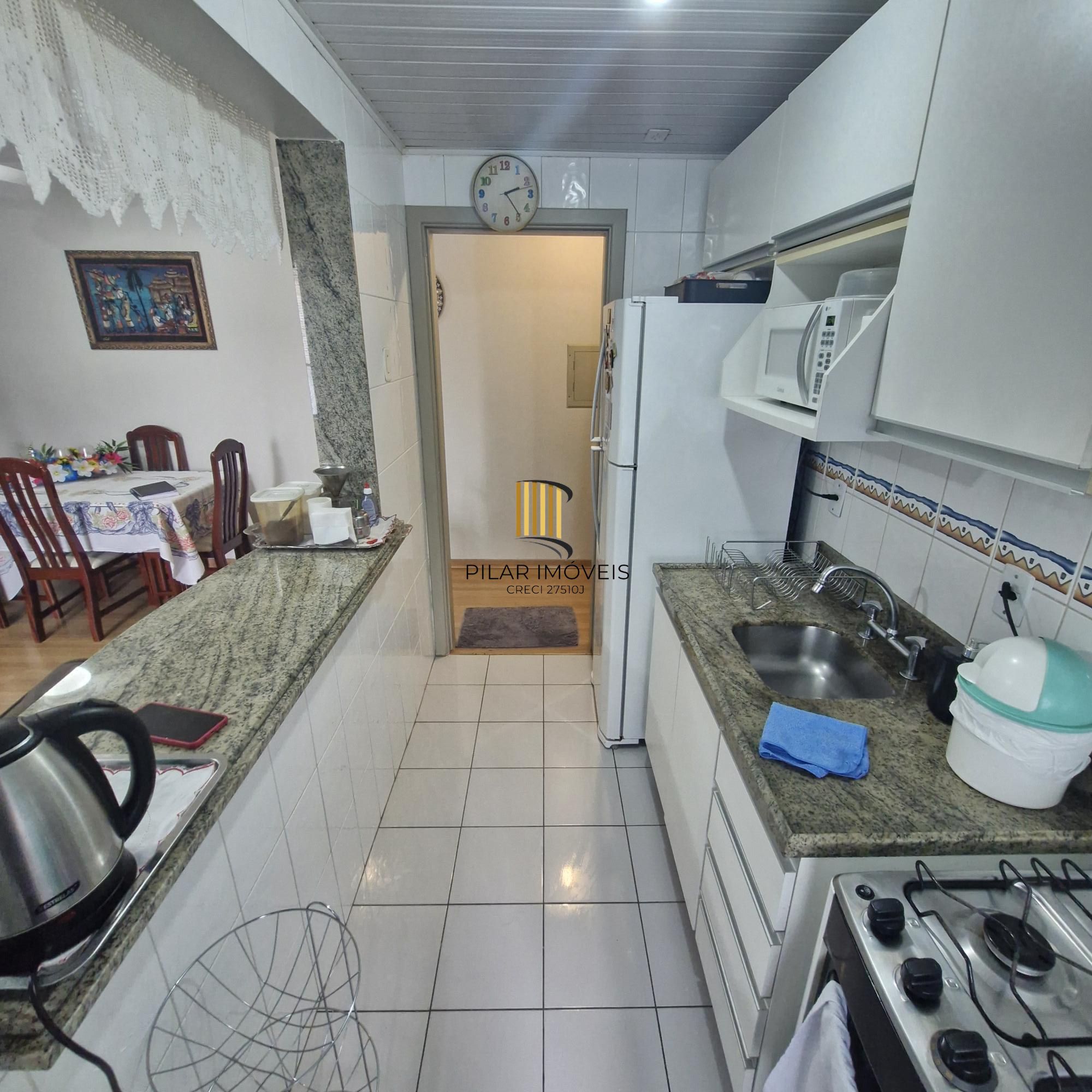 Excelente Apartamento de três dormitórios com suíte e garagem, na Av. Cavalhada, Porto Alegre.