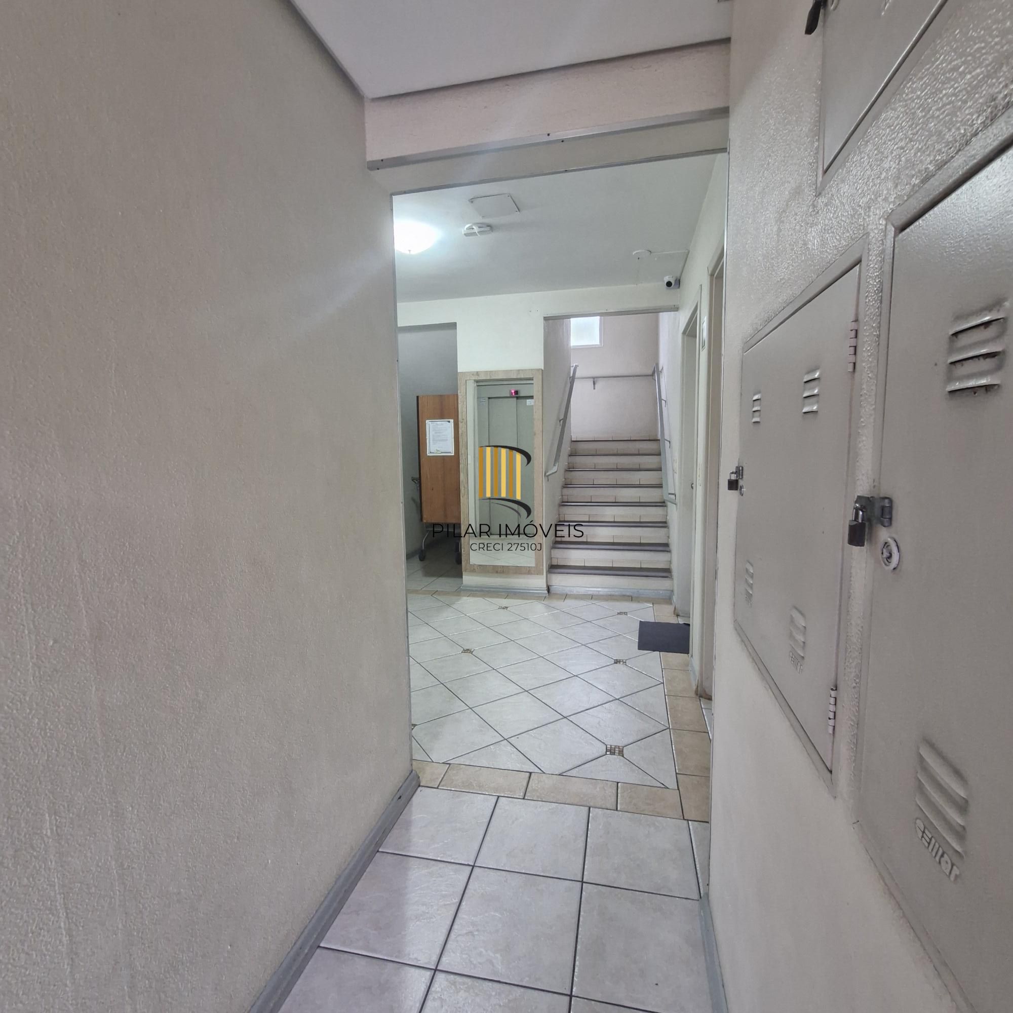 Excelente Apartamento de três dormitórios com suíte e garagem, na Av. Cavalhada, Porto Alegre.