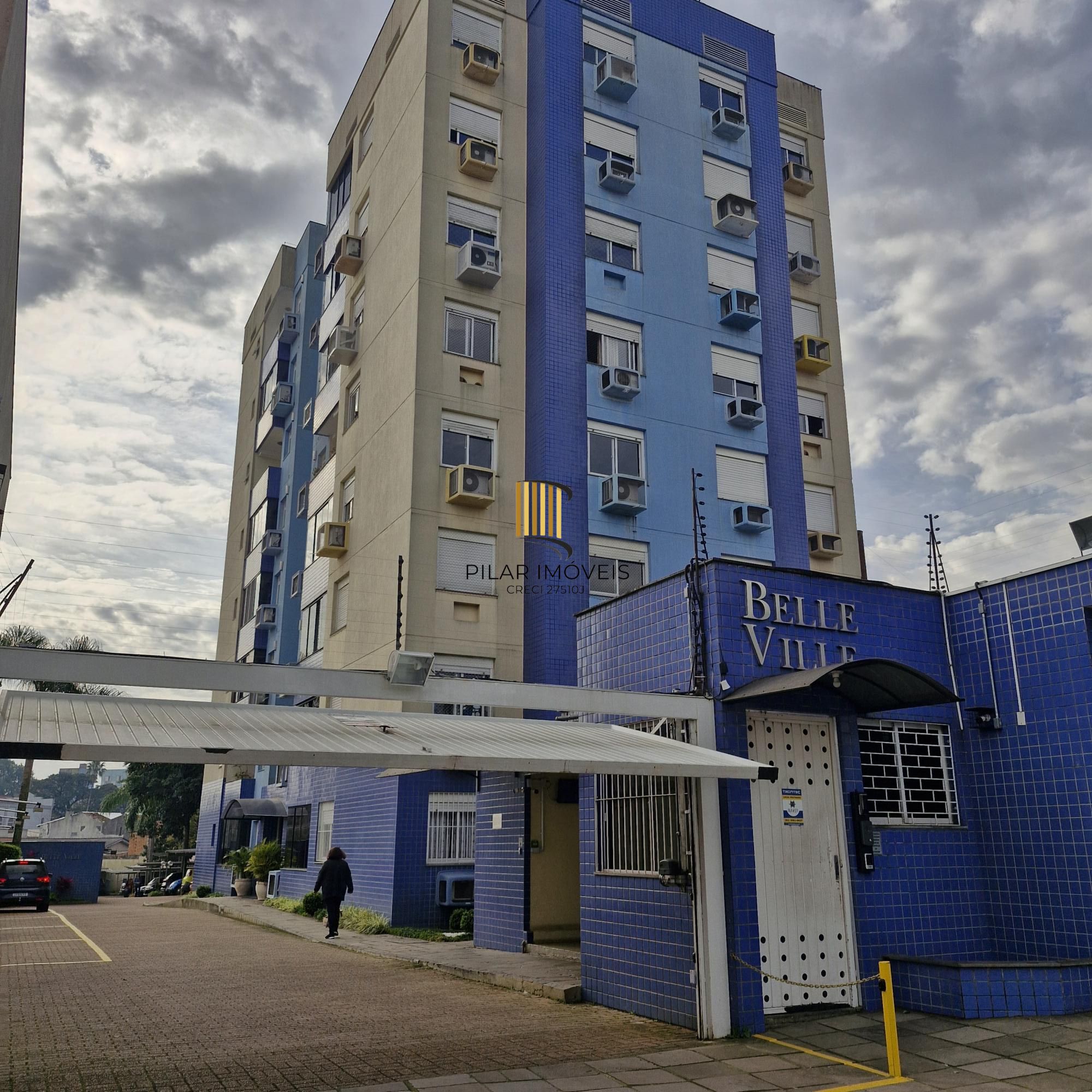 Excelente Apartamento de três dormitórios com suíte e garagem, na Av. Cavalhada, Porto Alegre.