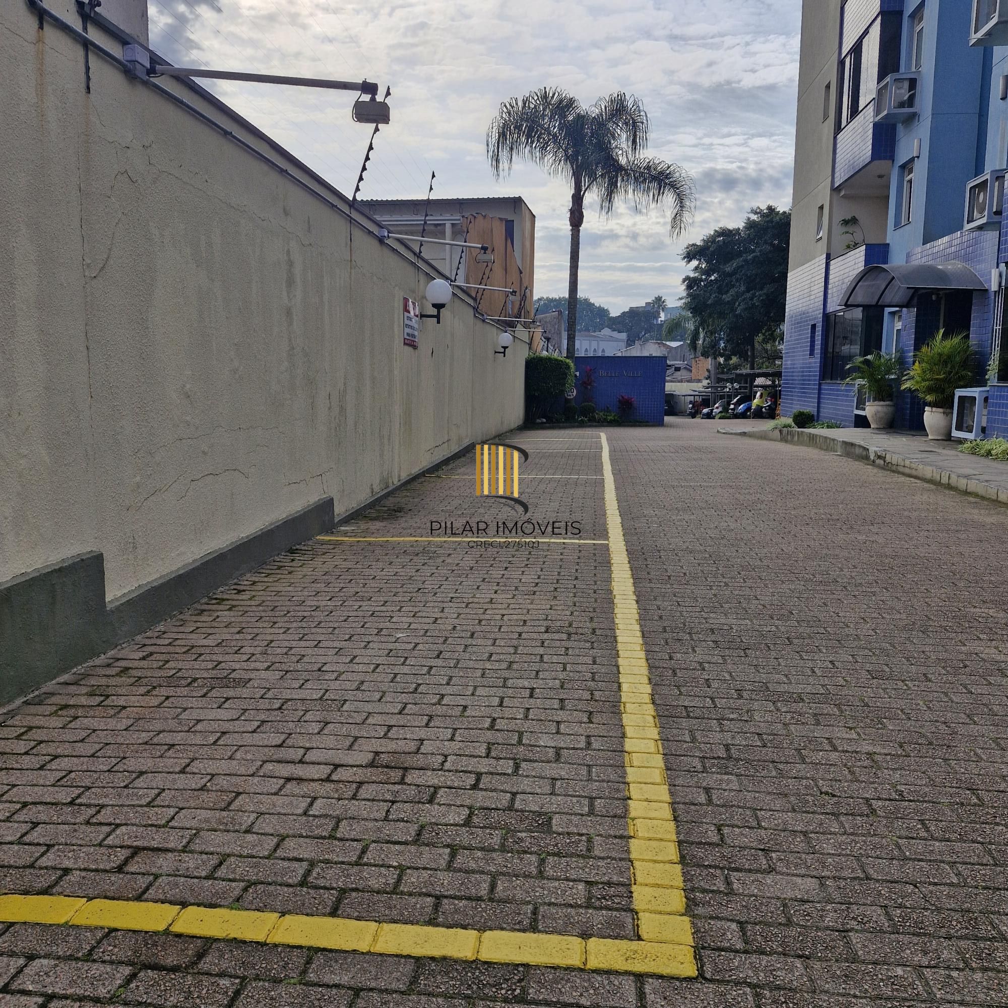 Excelente Apartamento de três dormitórios com suíte e garagem, na Av. Cavalhada, Porto Alegre.