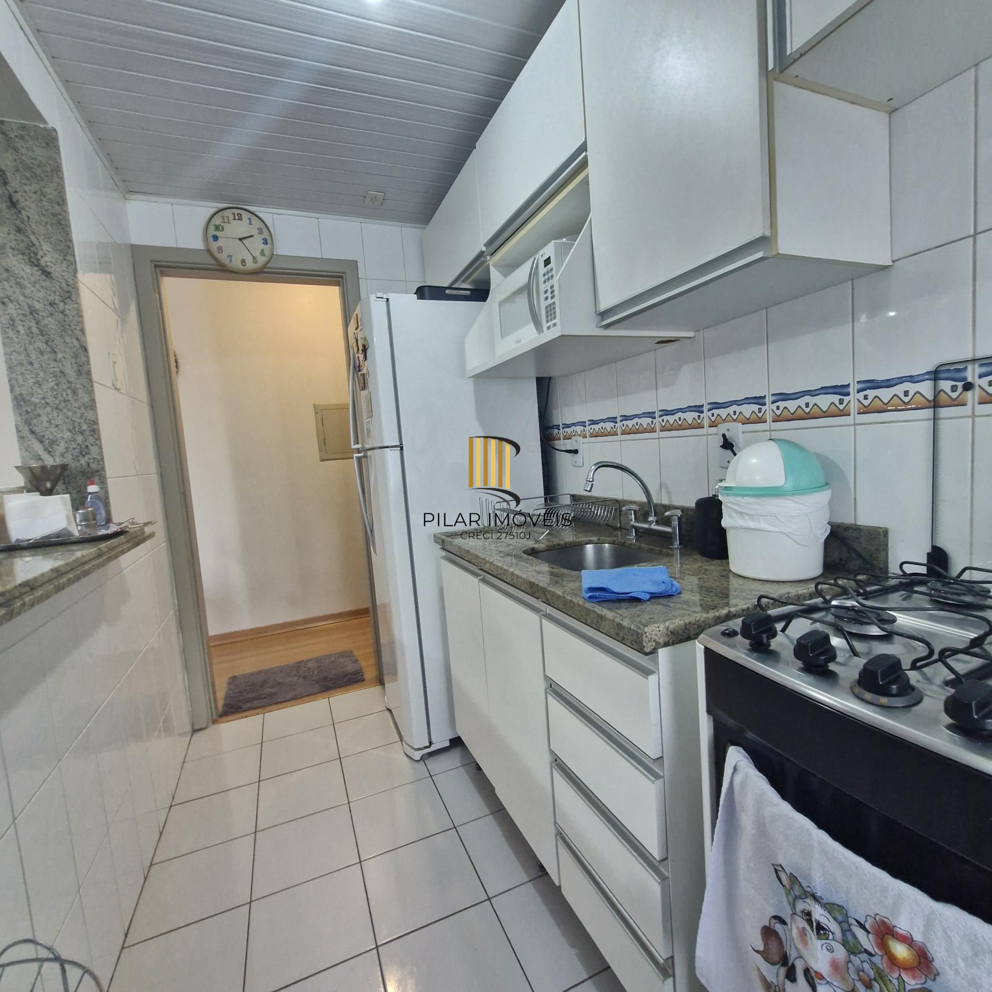 Excelente Apartamento de três dormitórios com suíte e garagem, na Av. Cavalhada, Porto Alegre.