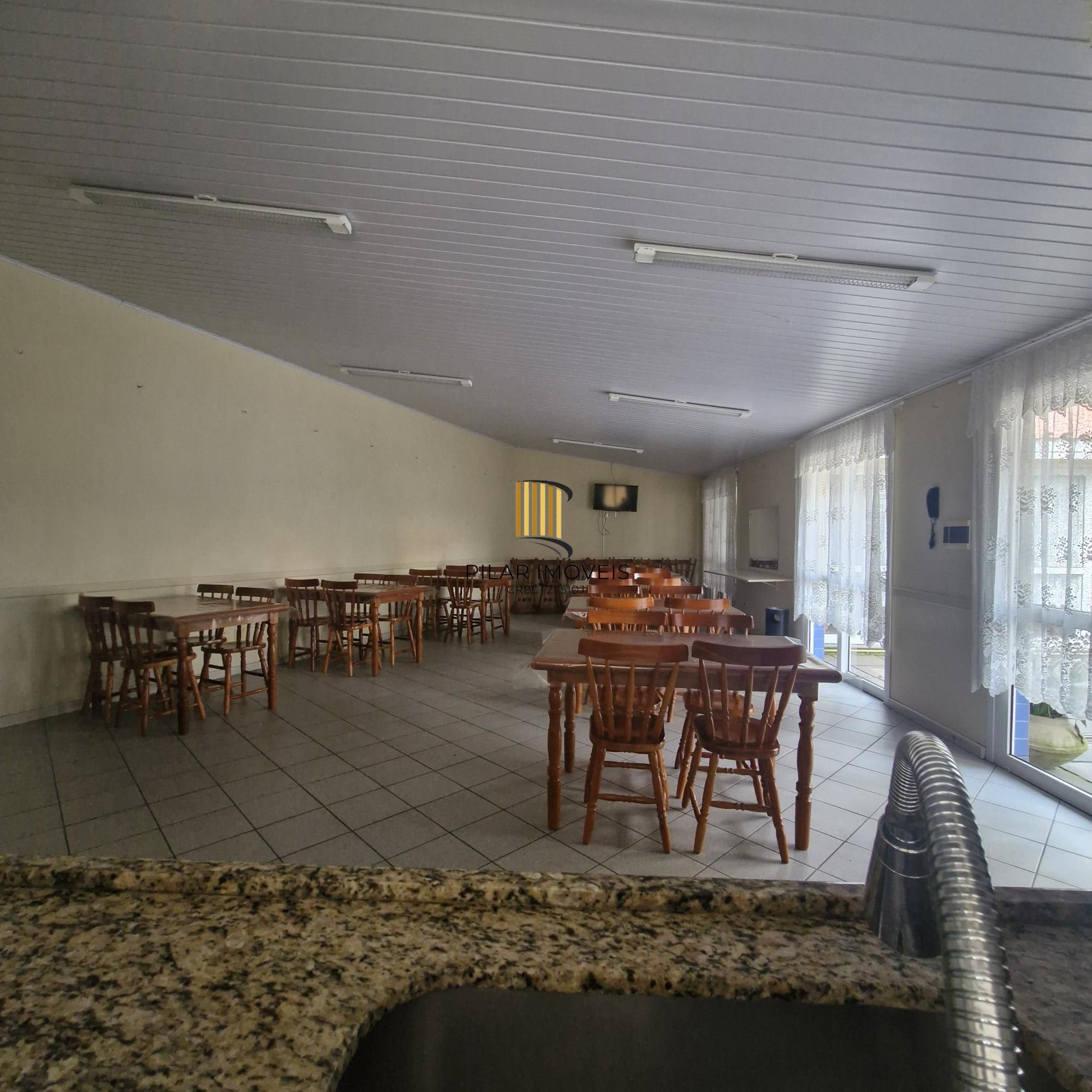 Excelente Apartamento de três dormitórios com suíte e garagem, na Av. Cavalhada, Porto Alegre.