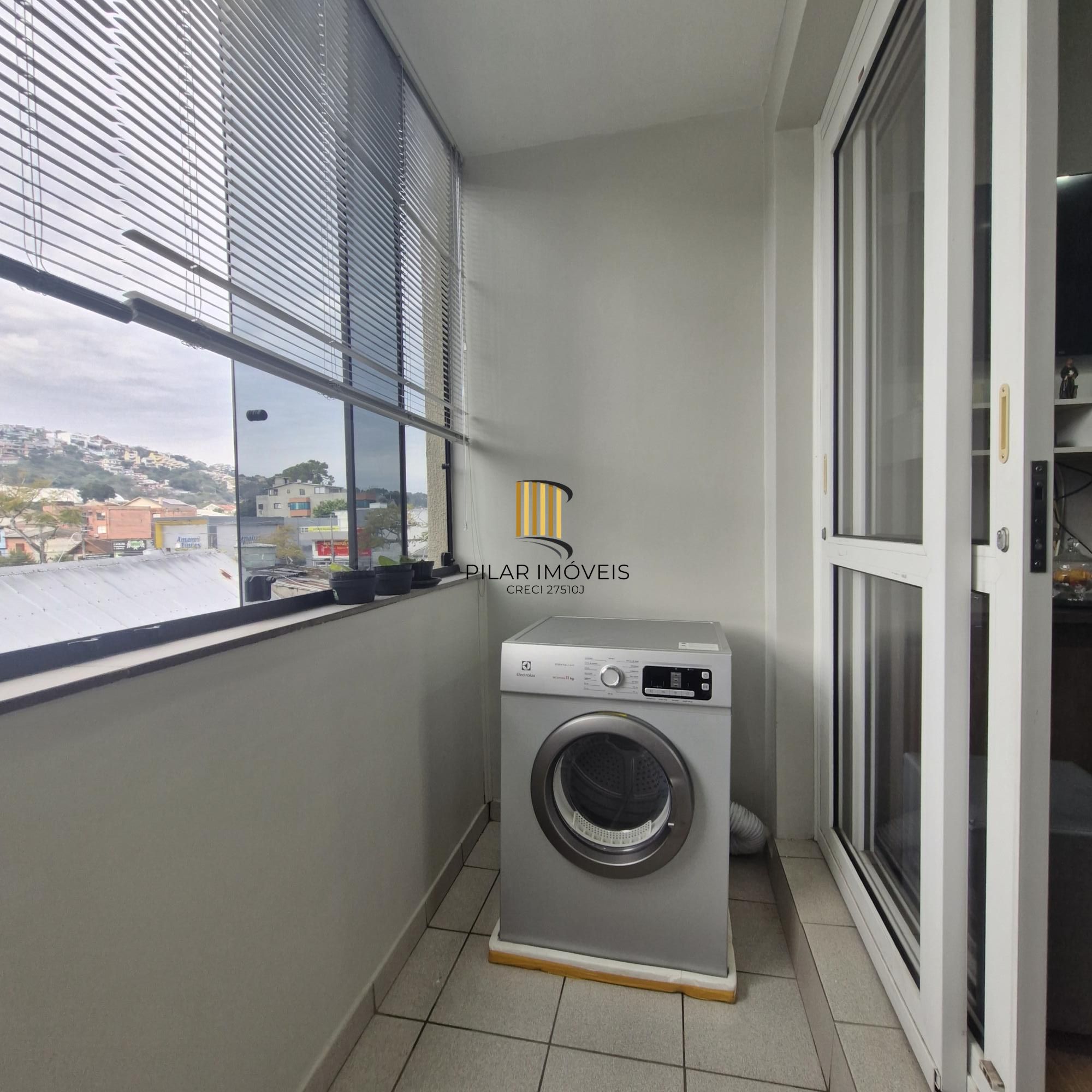 Excelente Apartamento de três dormitórios com suíte e garagem, na Av. Cavalhada, Porto Alegre.