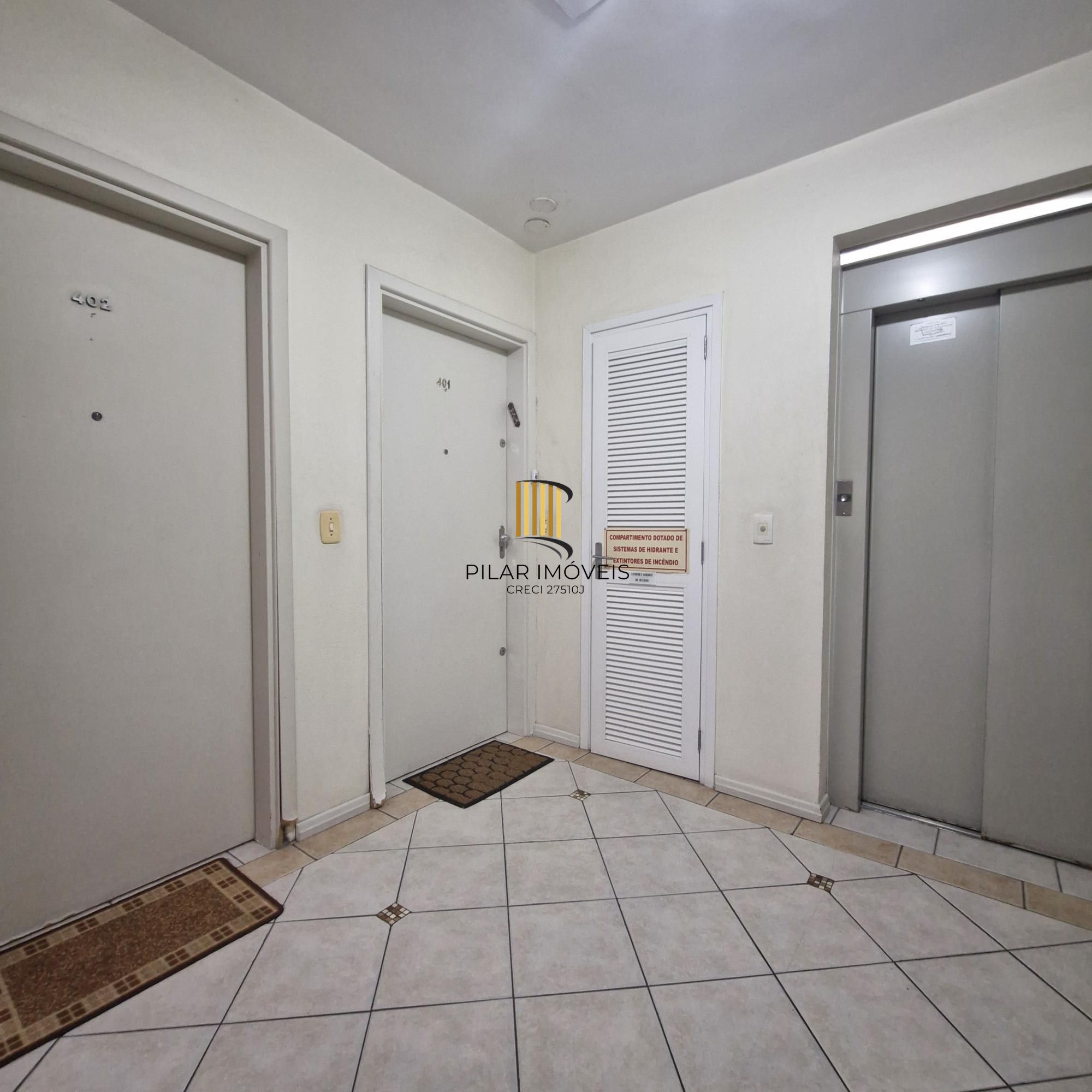 Excelente Apartamento de três dormitórios com suíte e garagem, na Av. Cavalhada, Porto Alegre.