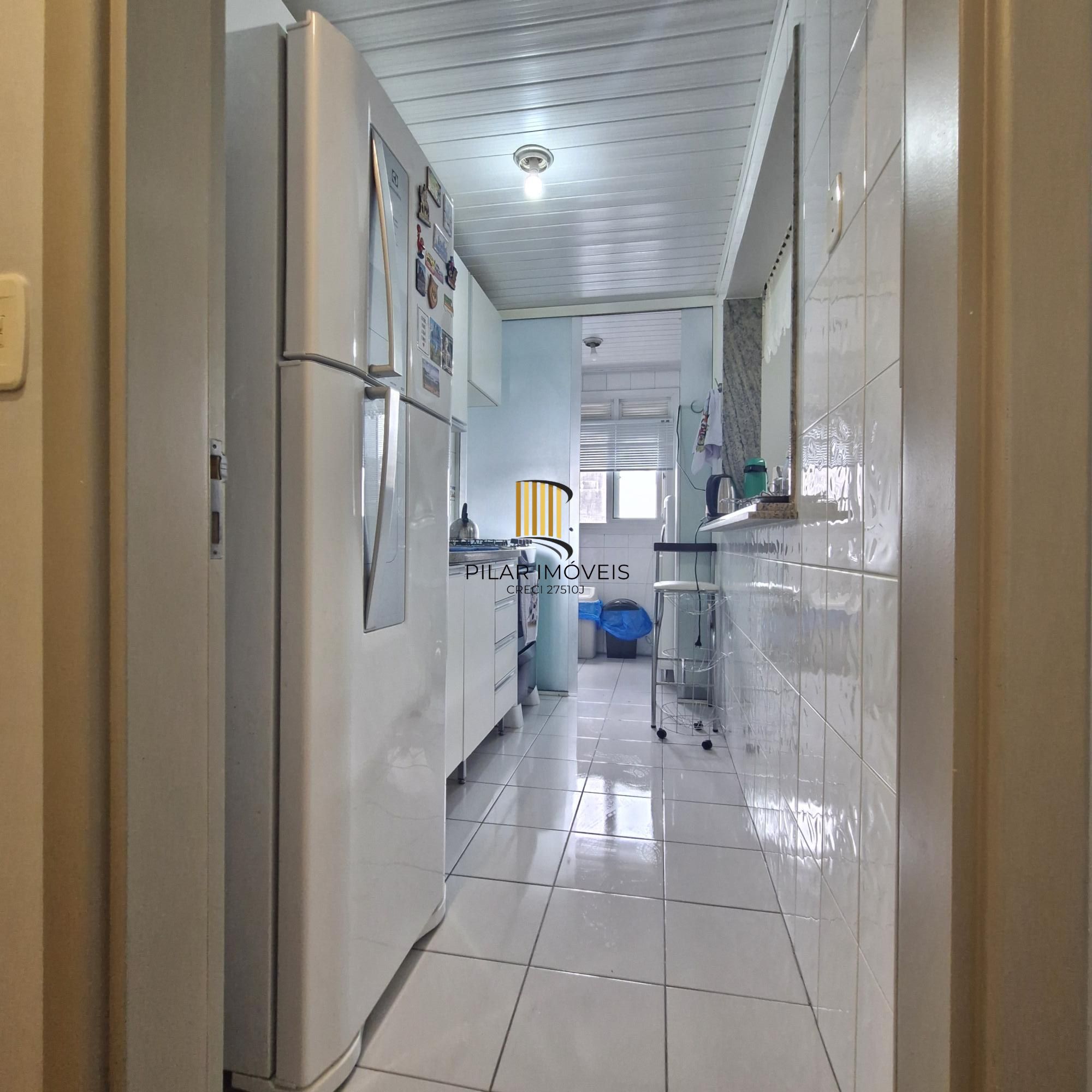 Excelente Apartamento de três dormitórios com suíte e garagem, na Av. Cavalhada, Porto Alegre.