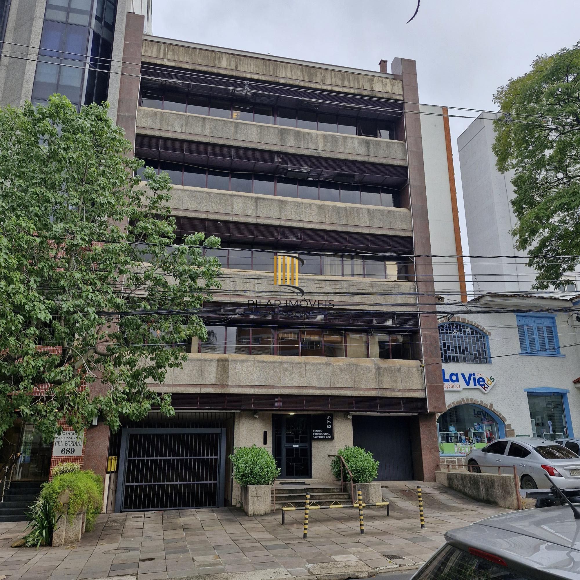 Excelente sala comercial na Rua Cel. Bordini, Auxiliadora, Porto Alegre.