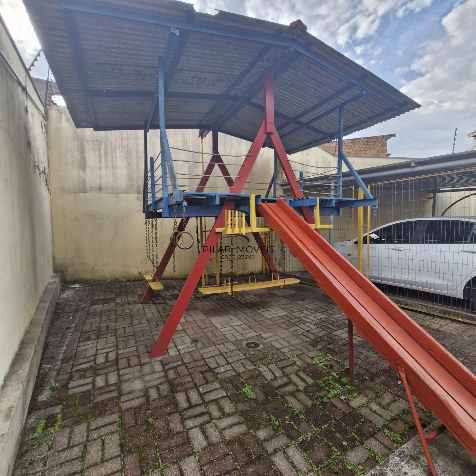 Excelente Apartamento de três dormitórios com suíte e garagem, na Av. Cavalhada, Porto Alegre.