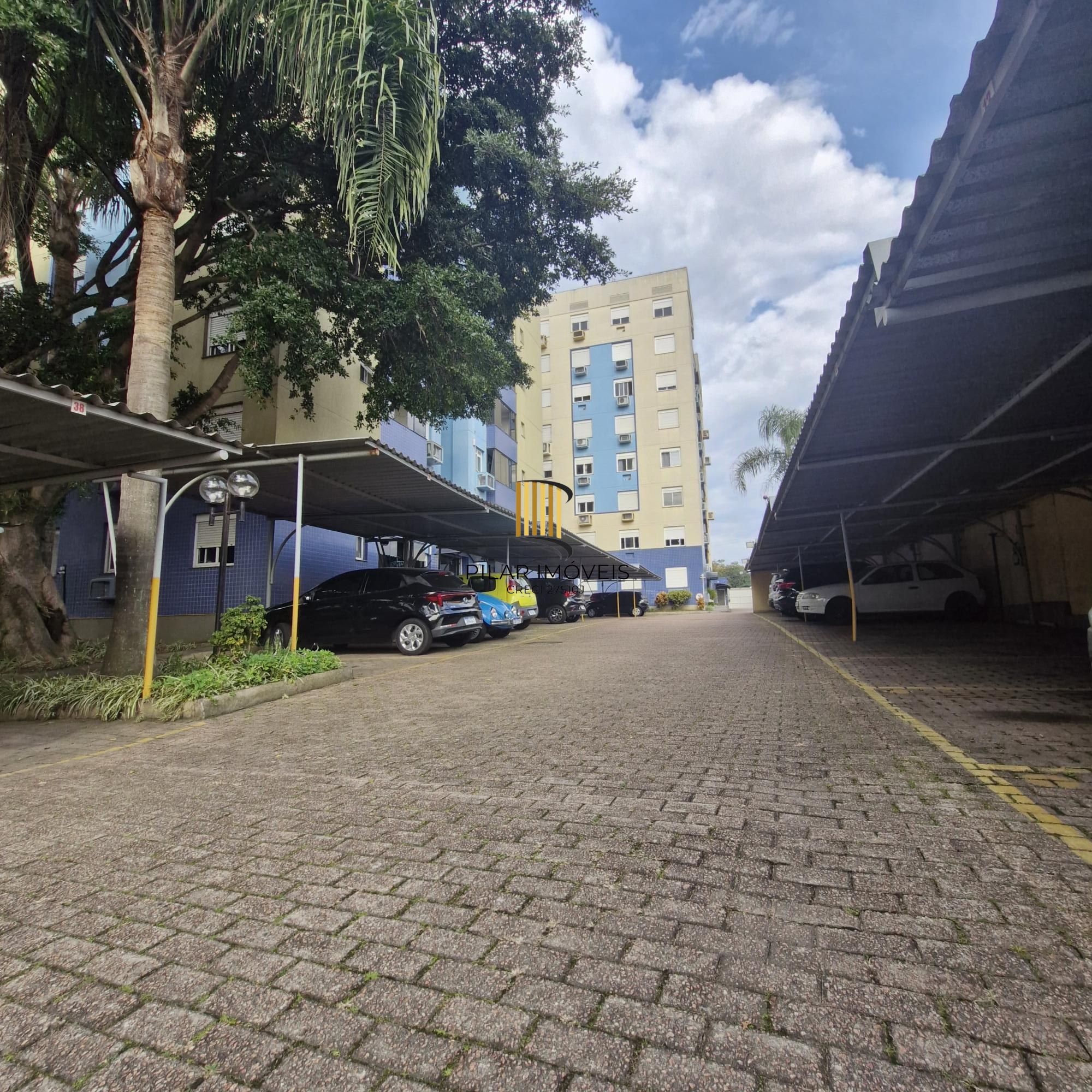 Excelente Apartamento de três dormitórios com suíte e garagem, na Av. Cavalhada, Porto Alegre.
