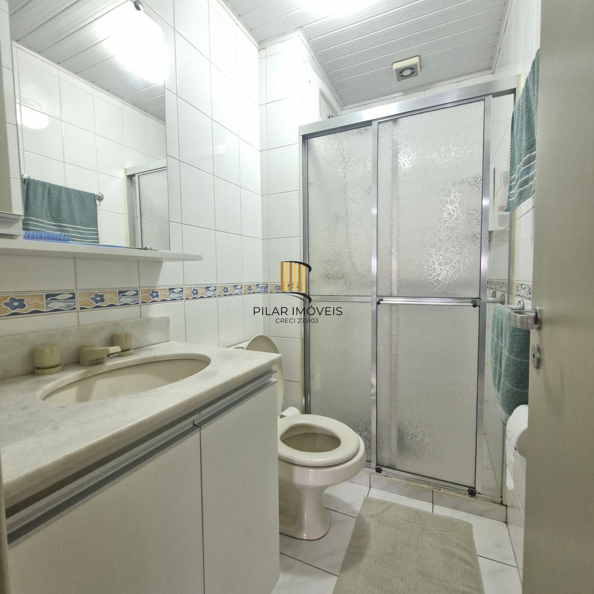 Excelente Apartamento de três dormitórios com suíte e garagem, na Av. Cavalhada, Porto Alegre.