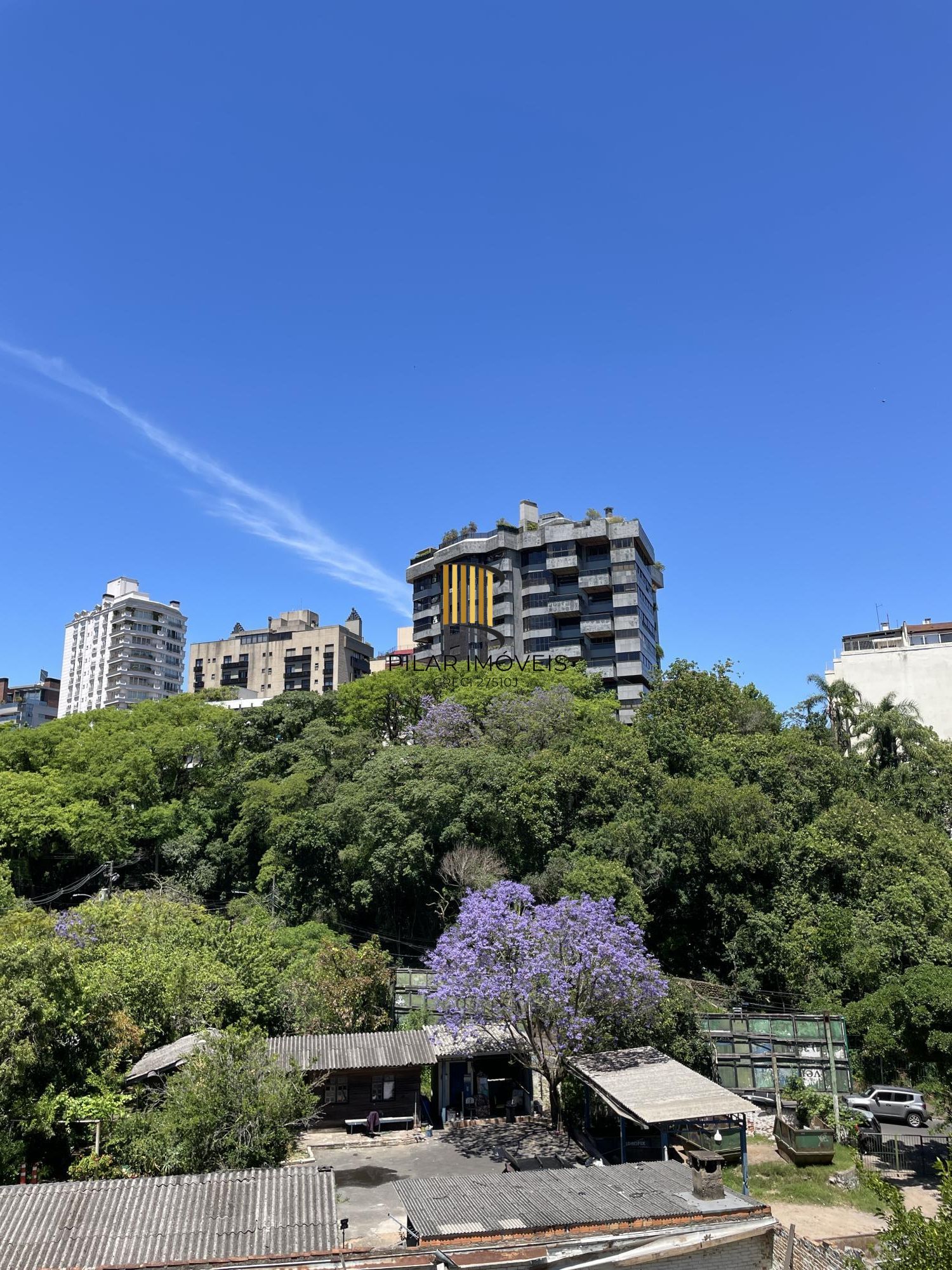 No Moinhos De Vento 02 Dorm. 02 Vagas , Churrasqueira, muito sol e privacidade