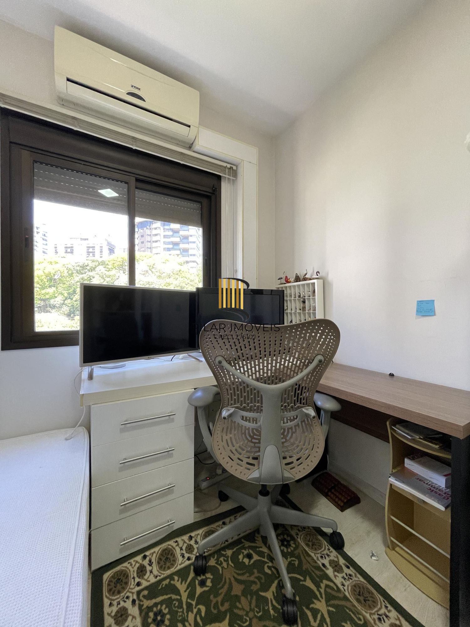 No Moinhos De Vento 02 Dorm. 02 Vagas , Churrasqueira, muito sol e privacidade