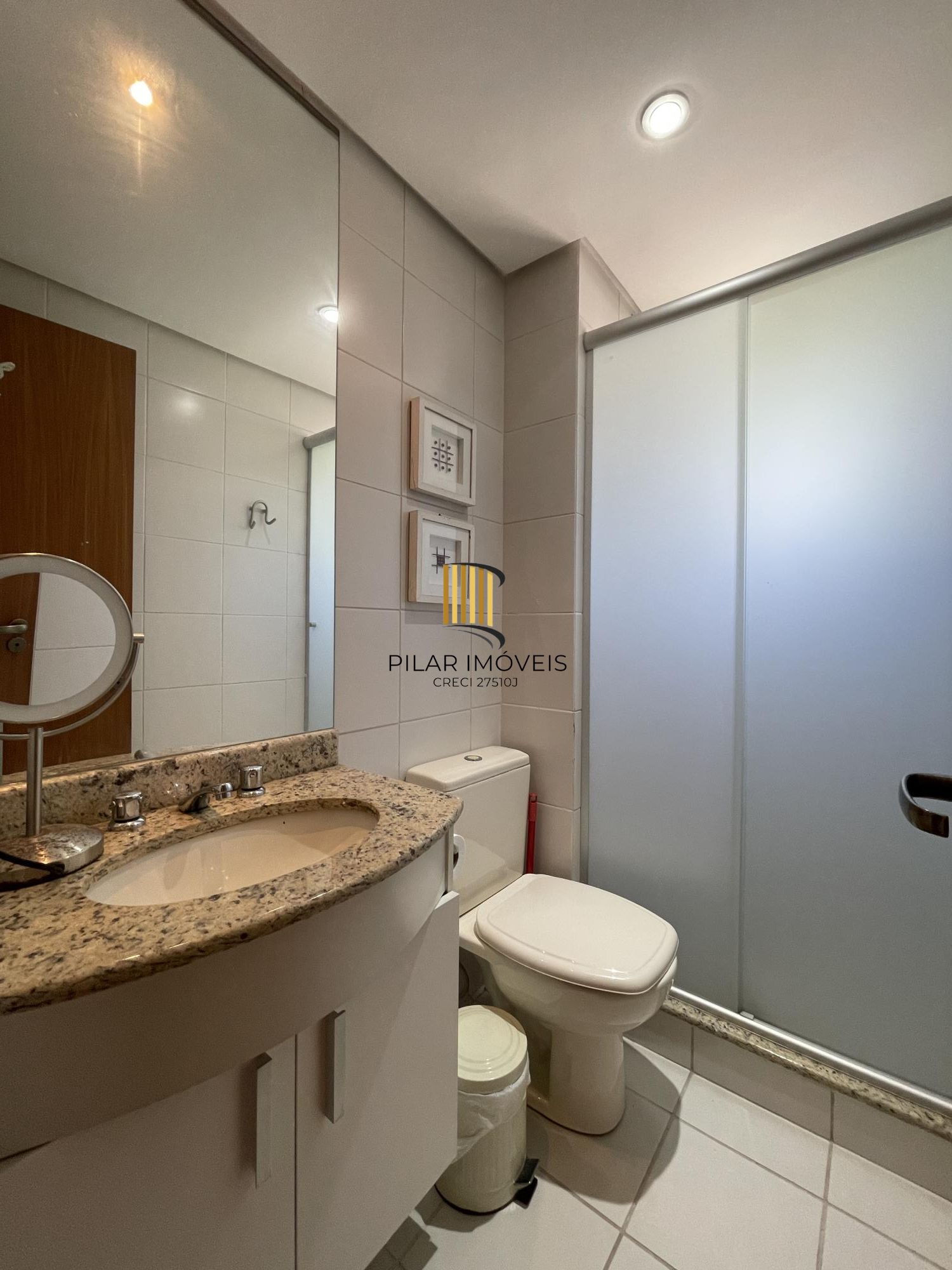 No Moinhos De Vento 02 Dorm. 02 Vagas , Churrasqueira, muito sol e privacidade