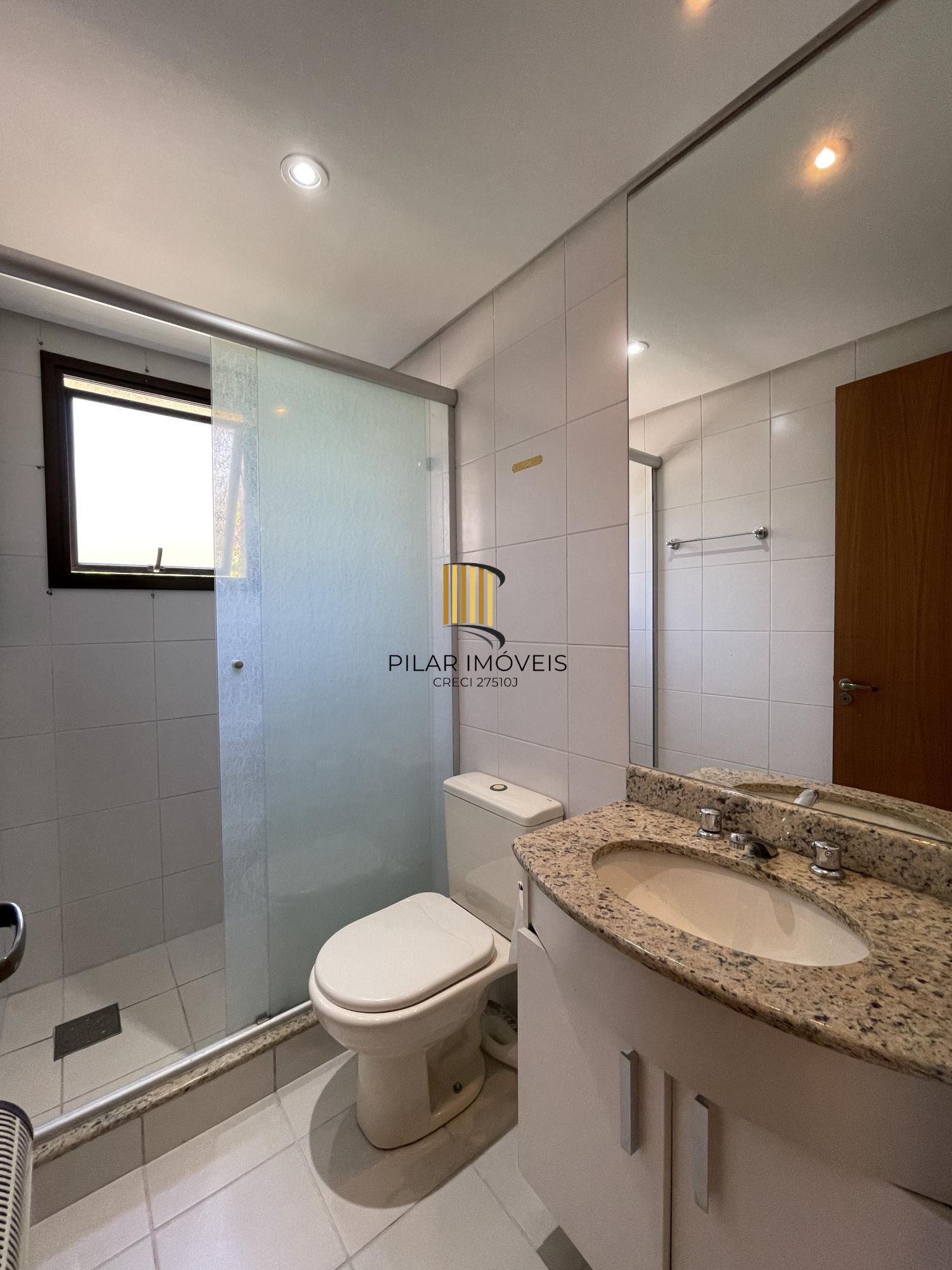 No Moinhos De Vento 02 Dorm. 02 Vagas , Churrasqueira, muito sol e privacidade