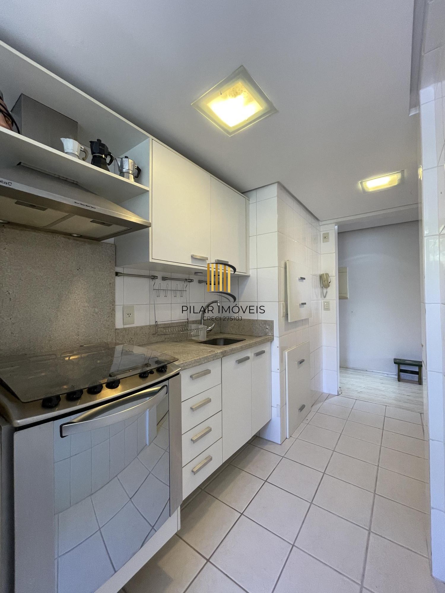 No Moinhos De Vento 02 Dorm. 02 Vagas , Churrasqueira, muito sol e privacidade